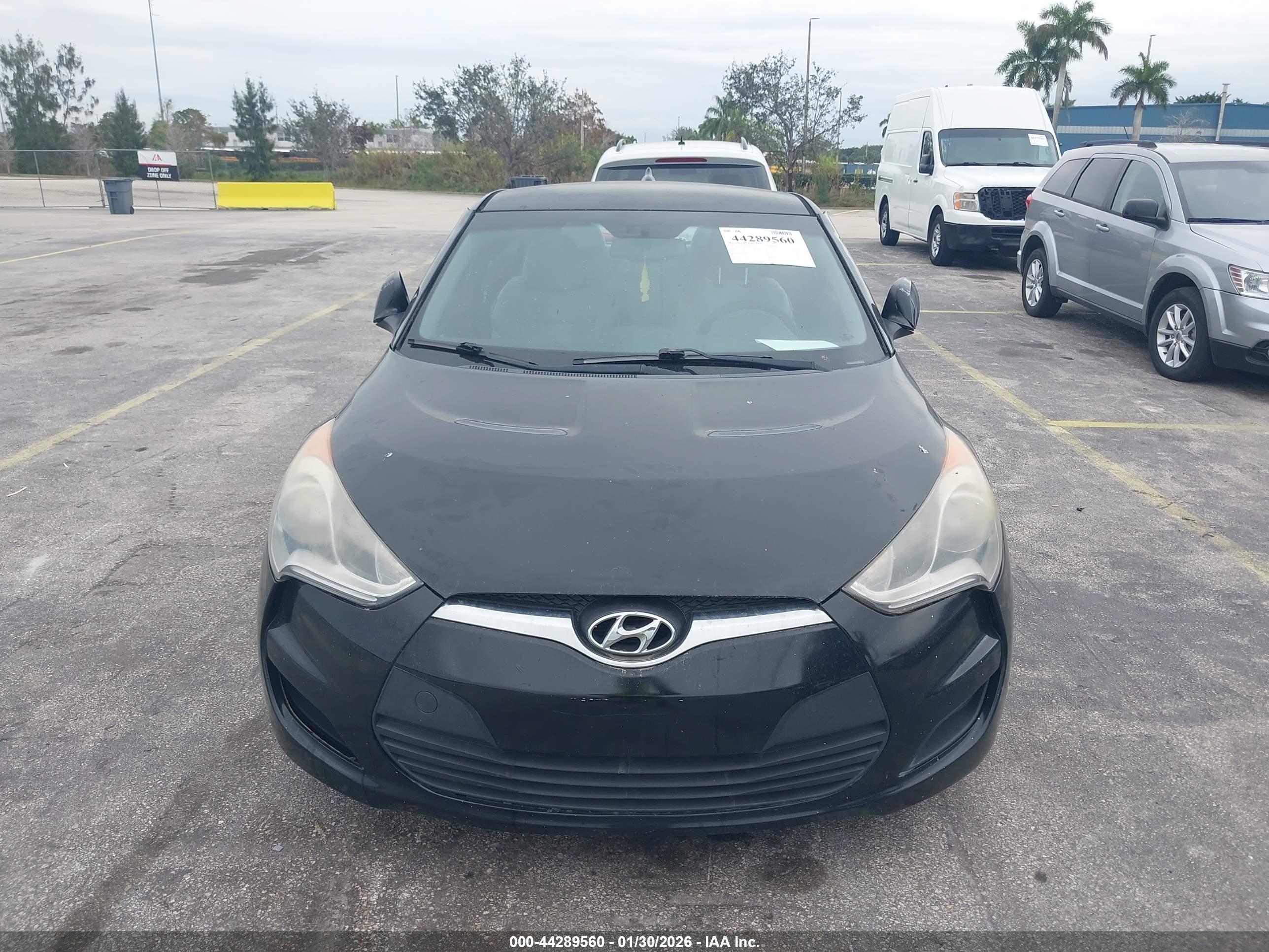 HYUNDAI VELOSTER image 6