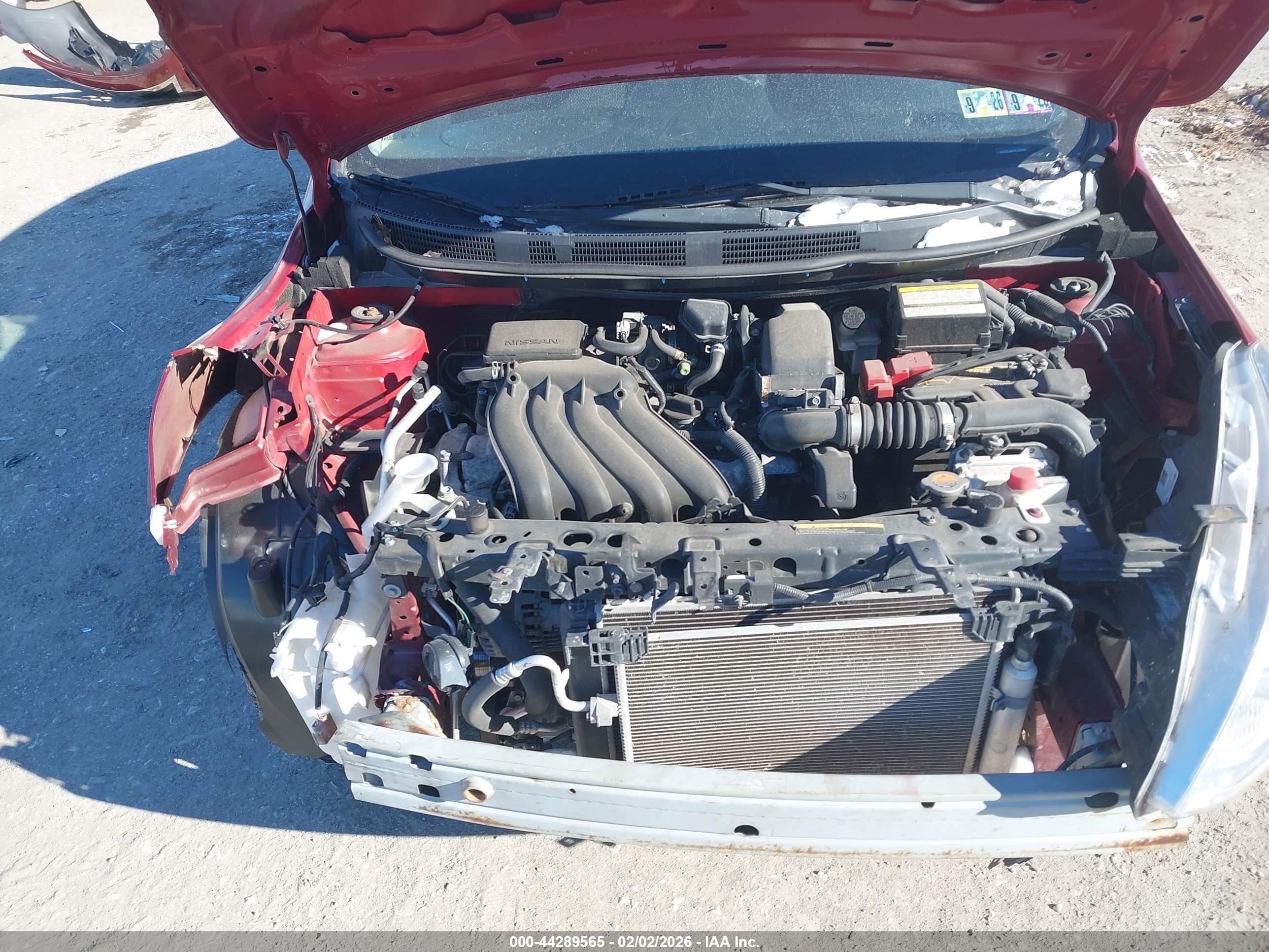 NISSAN VERSA image 10
