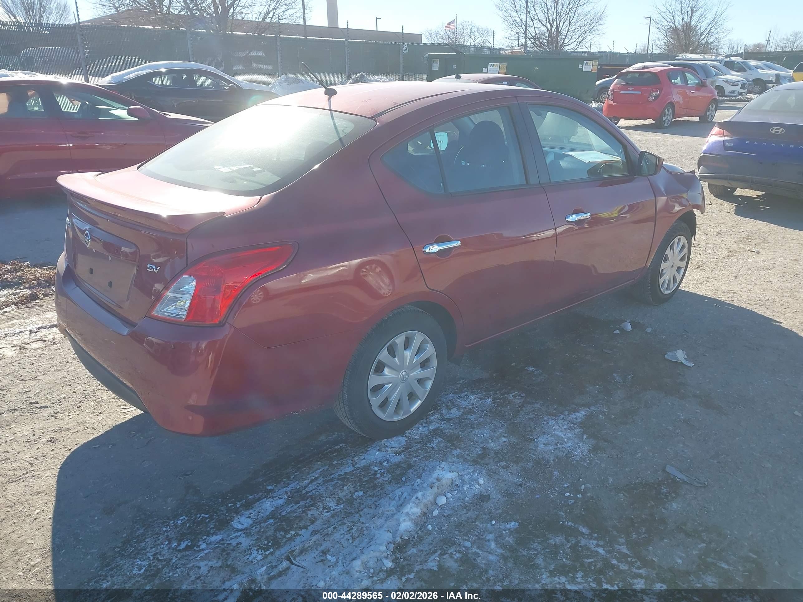 NISSAN VERSA image 4