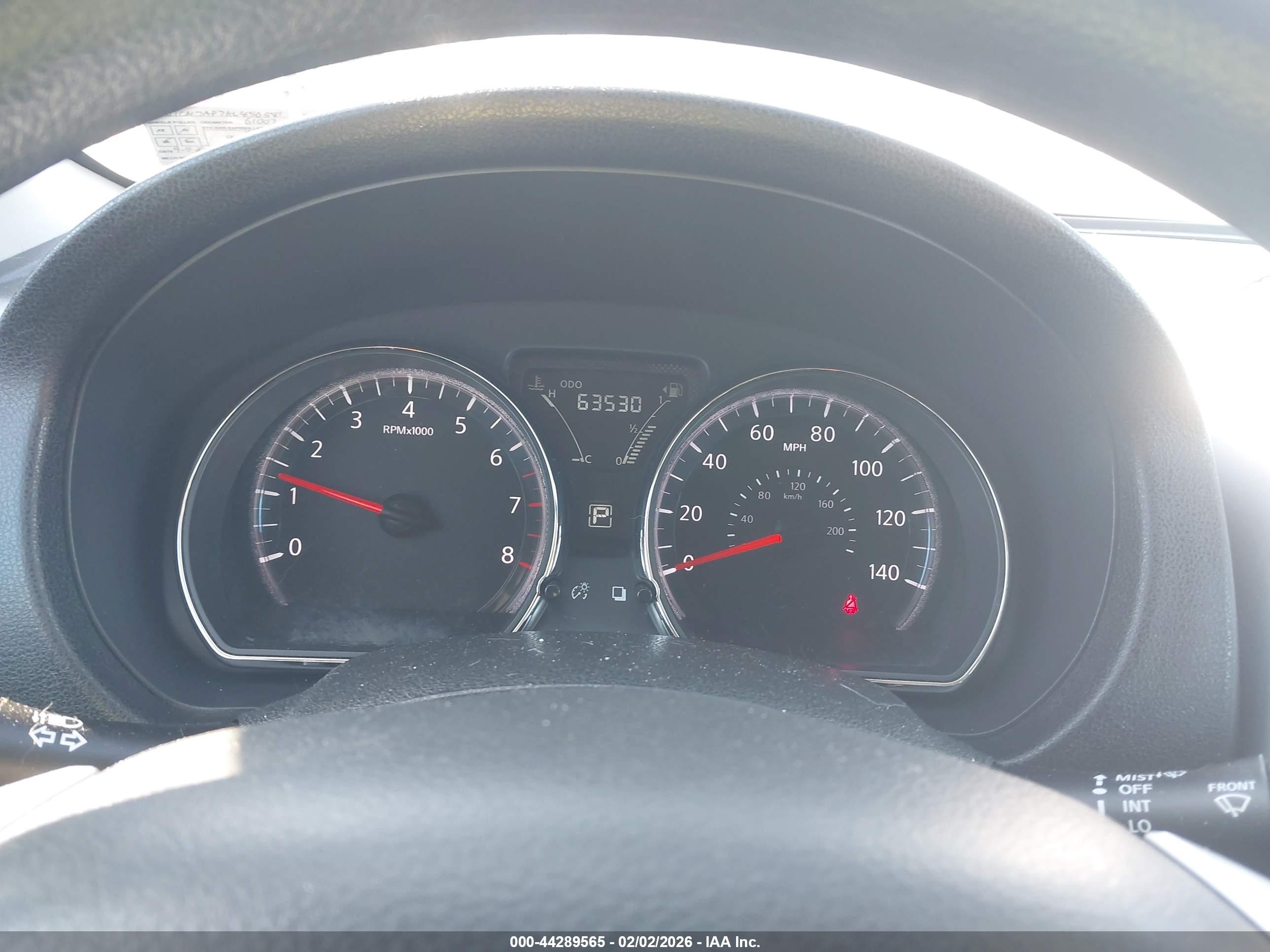 NISSAN VERSA image 7