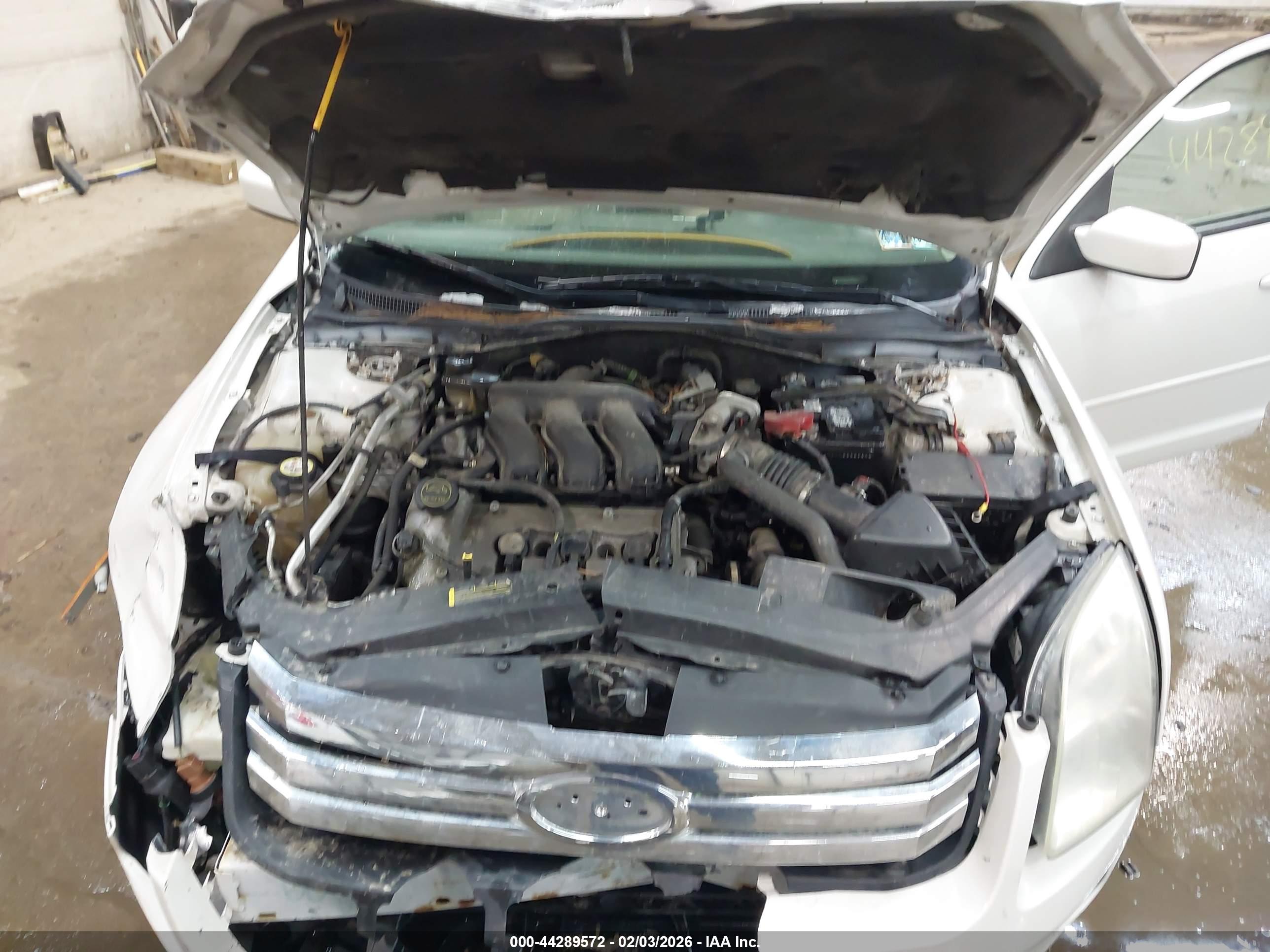FORD FUSION image 10
