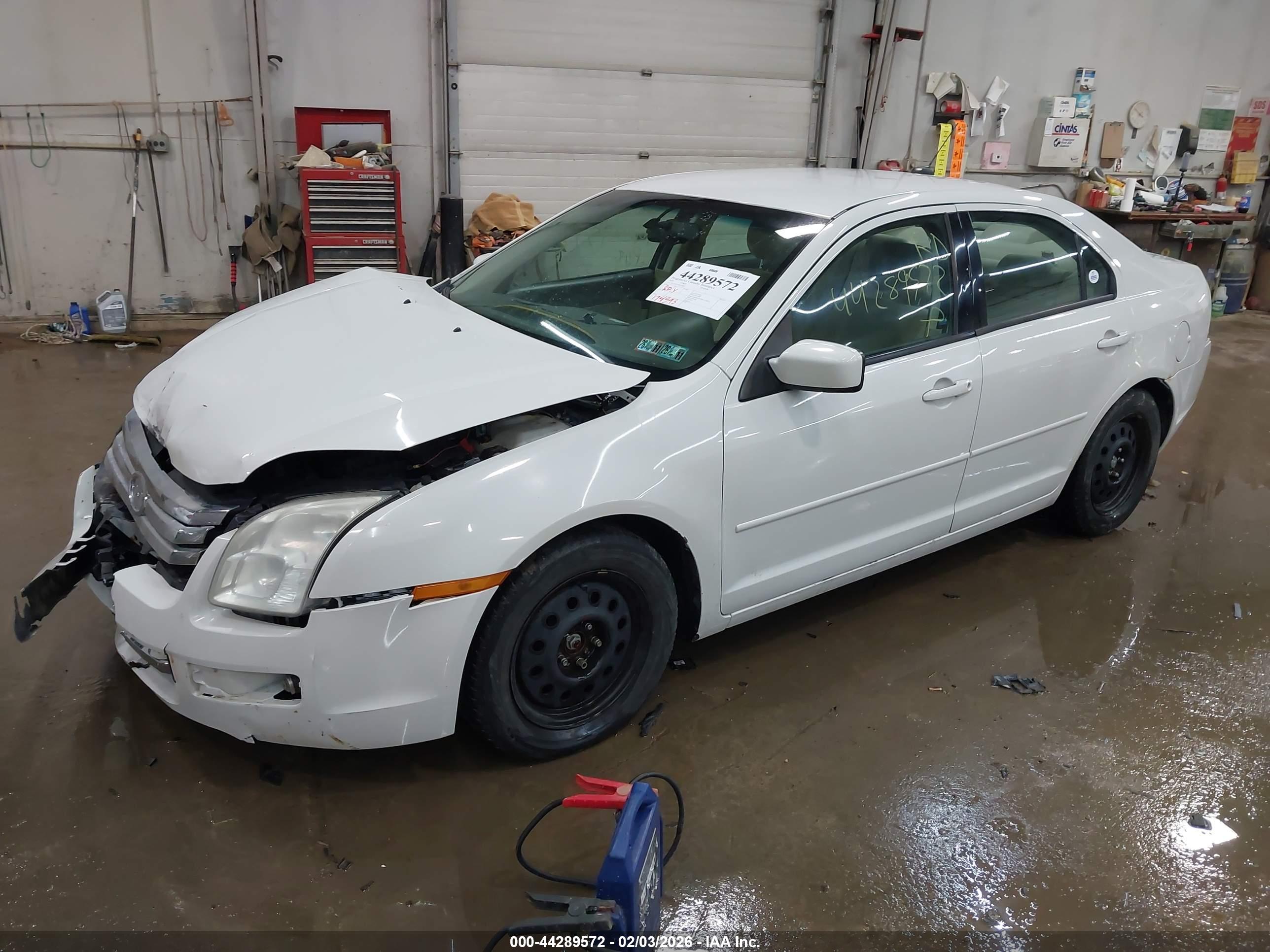 FORD FUSION image 2