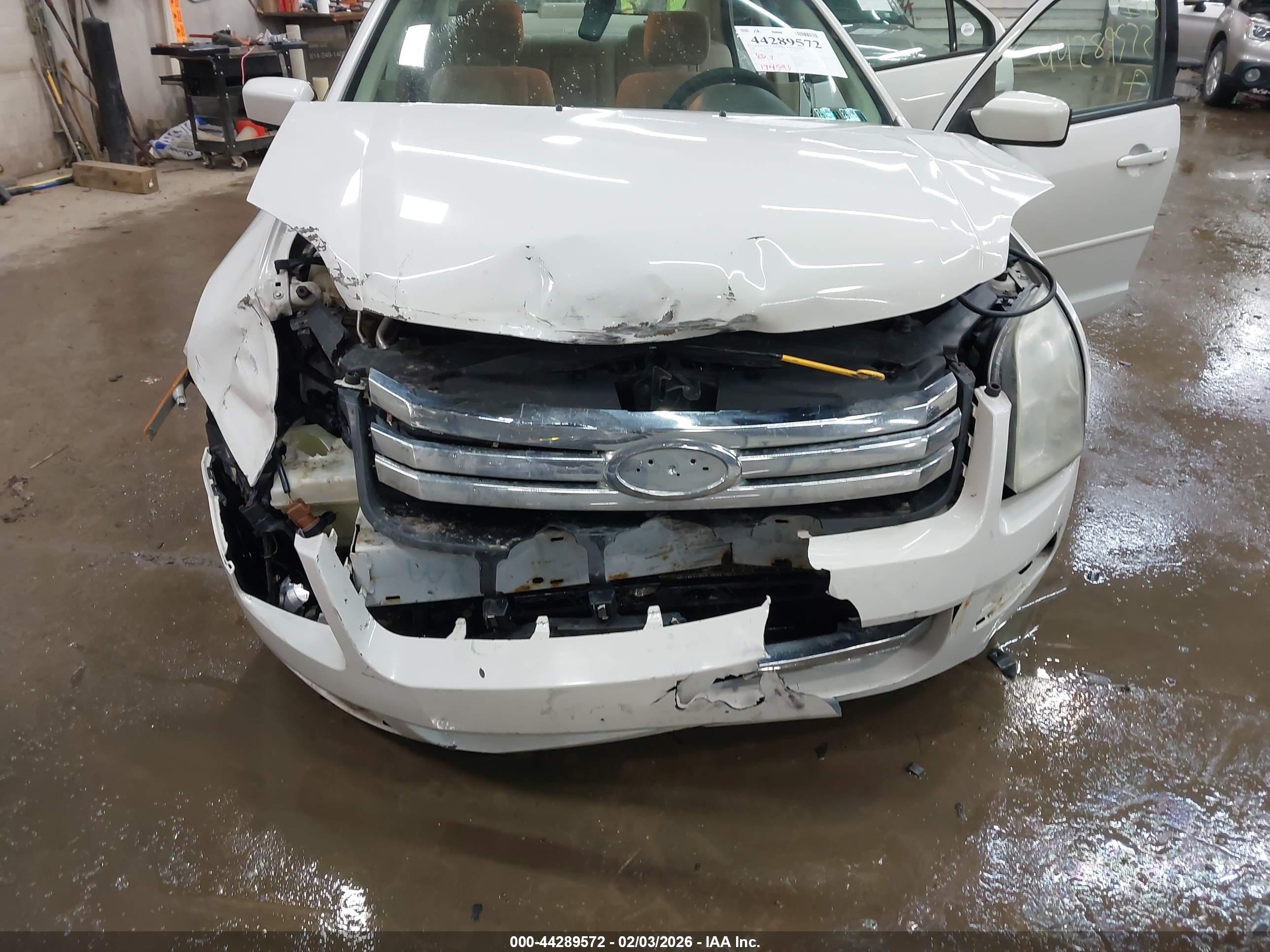 FORD FUSION image 6