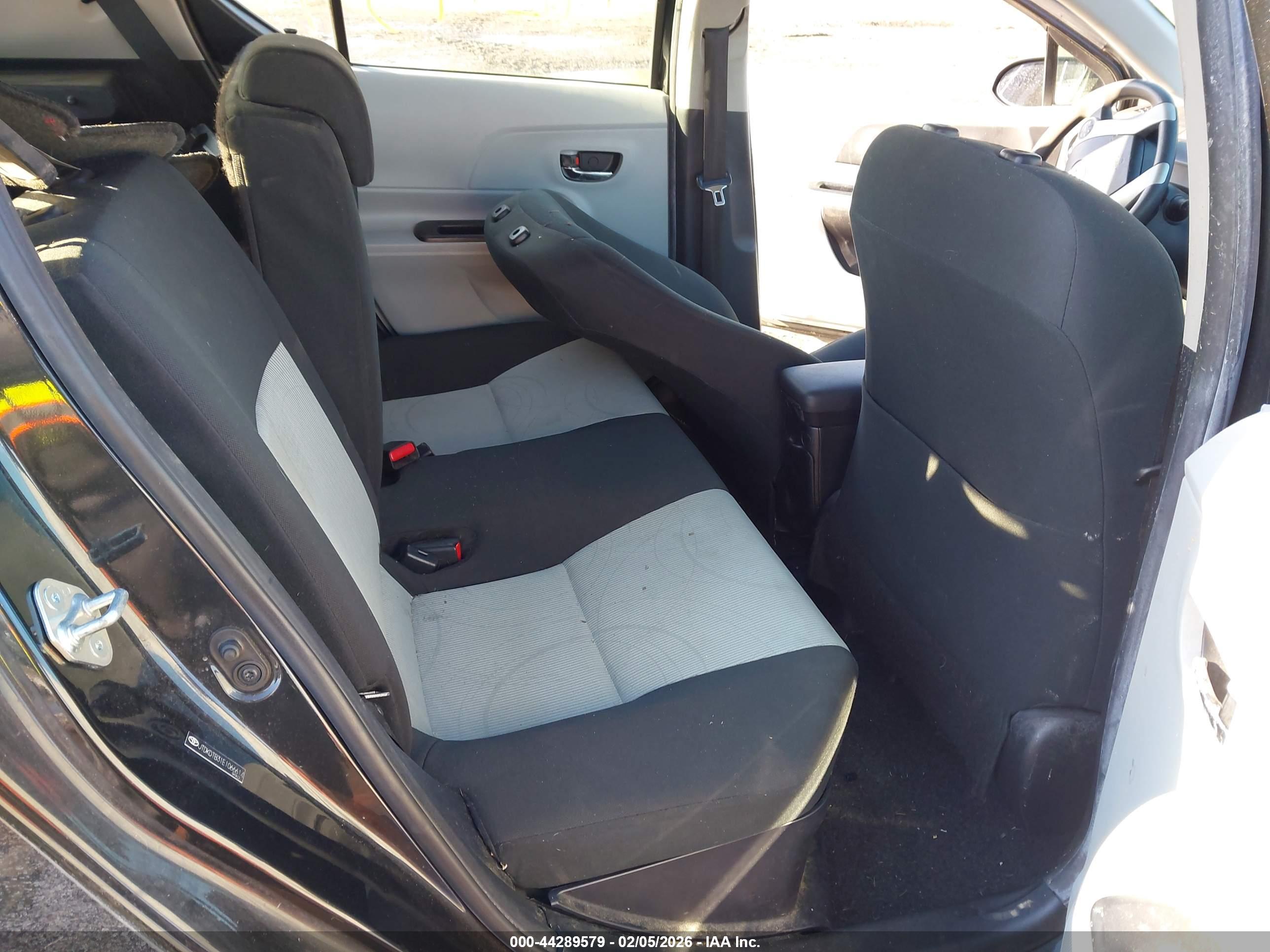 TOYOTA PRIUS image 8