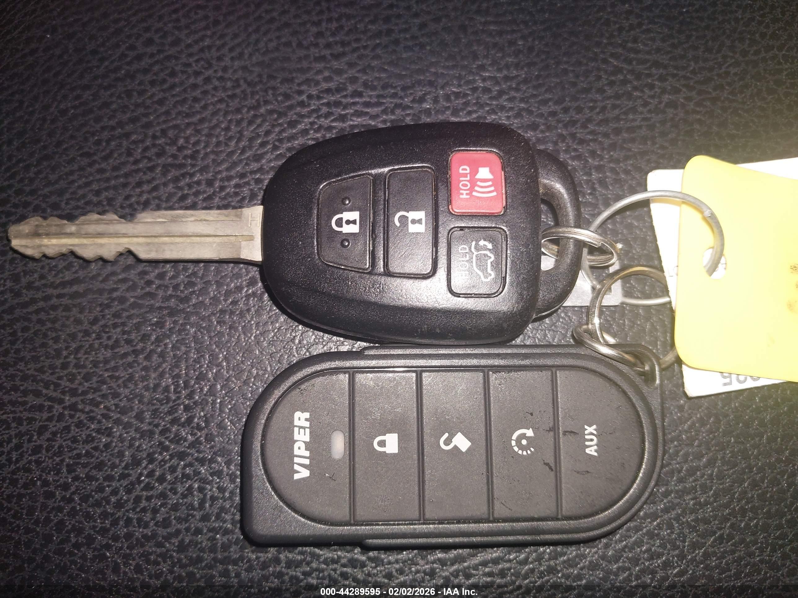 TOYOTA RAV4 image 11