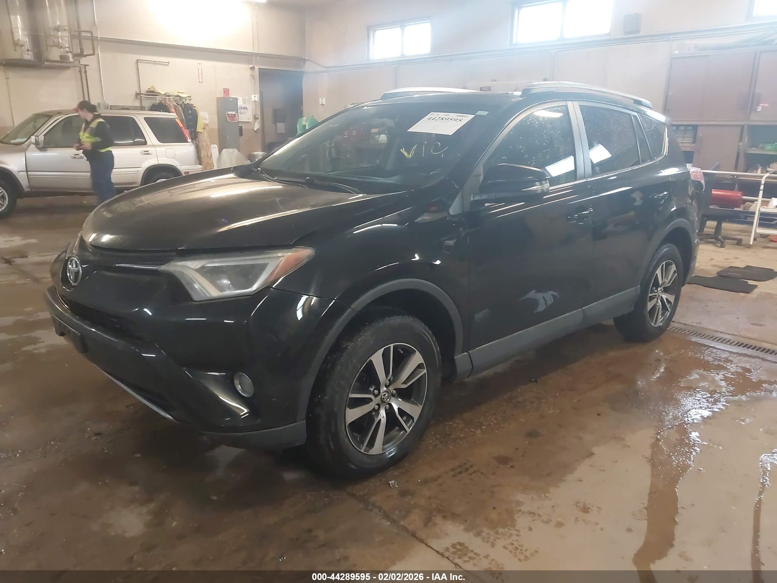 TOYOTA RAV4 image 2