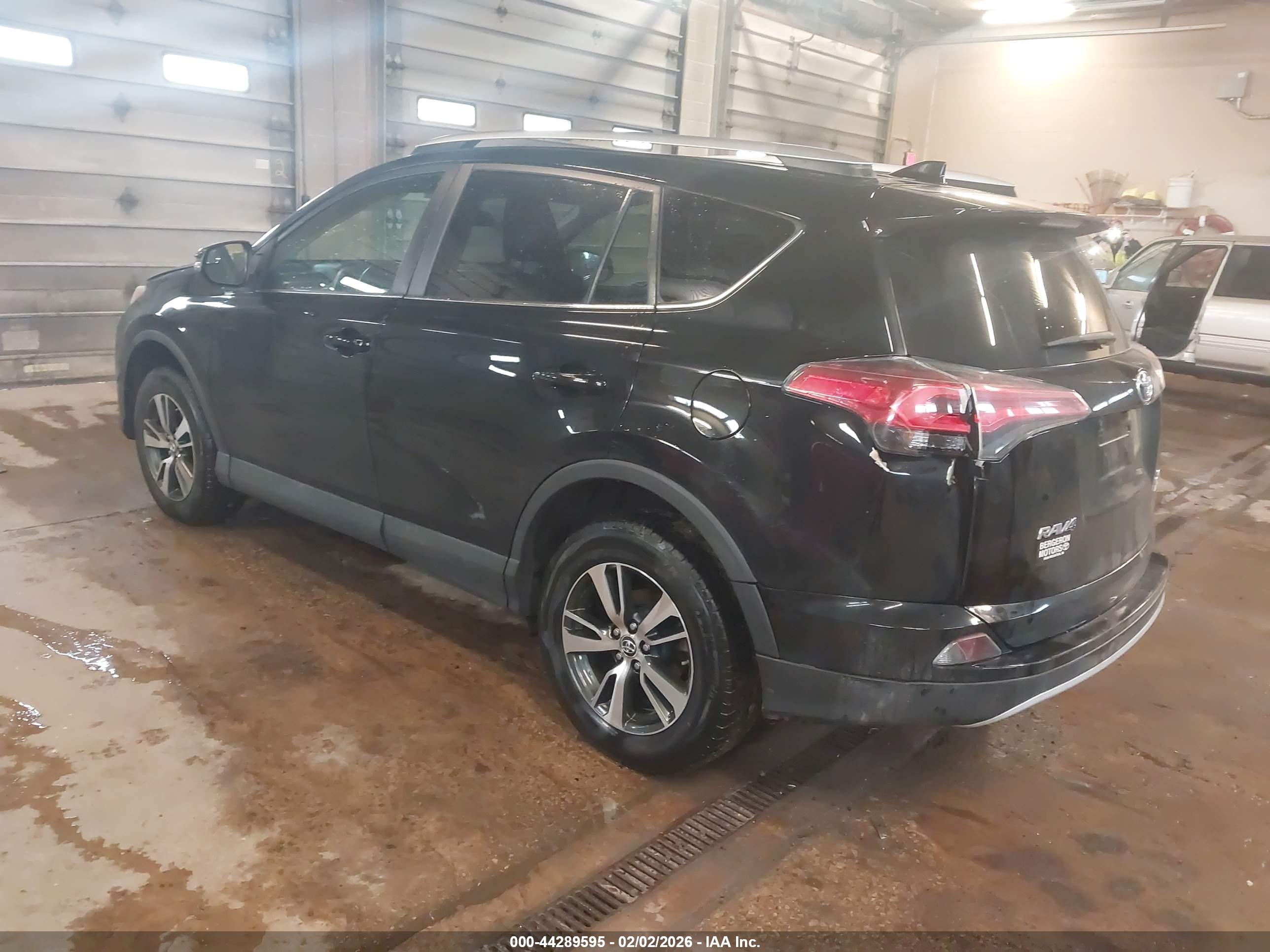 TOYOTA RAV4 image 3