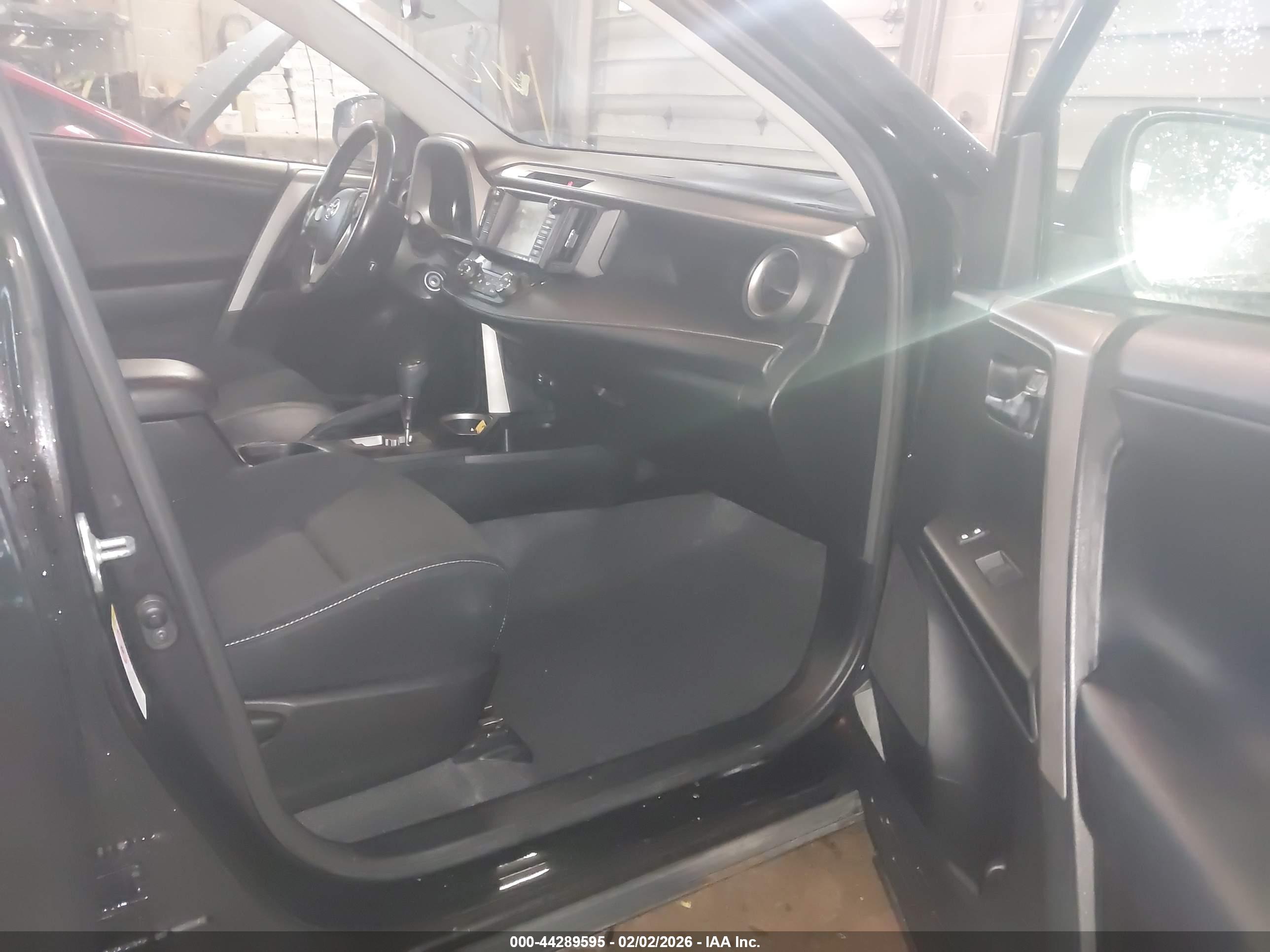 TOYOTA RAV4 image 5