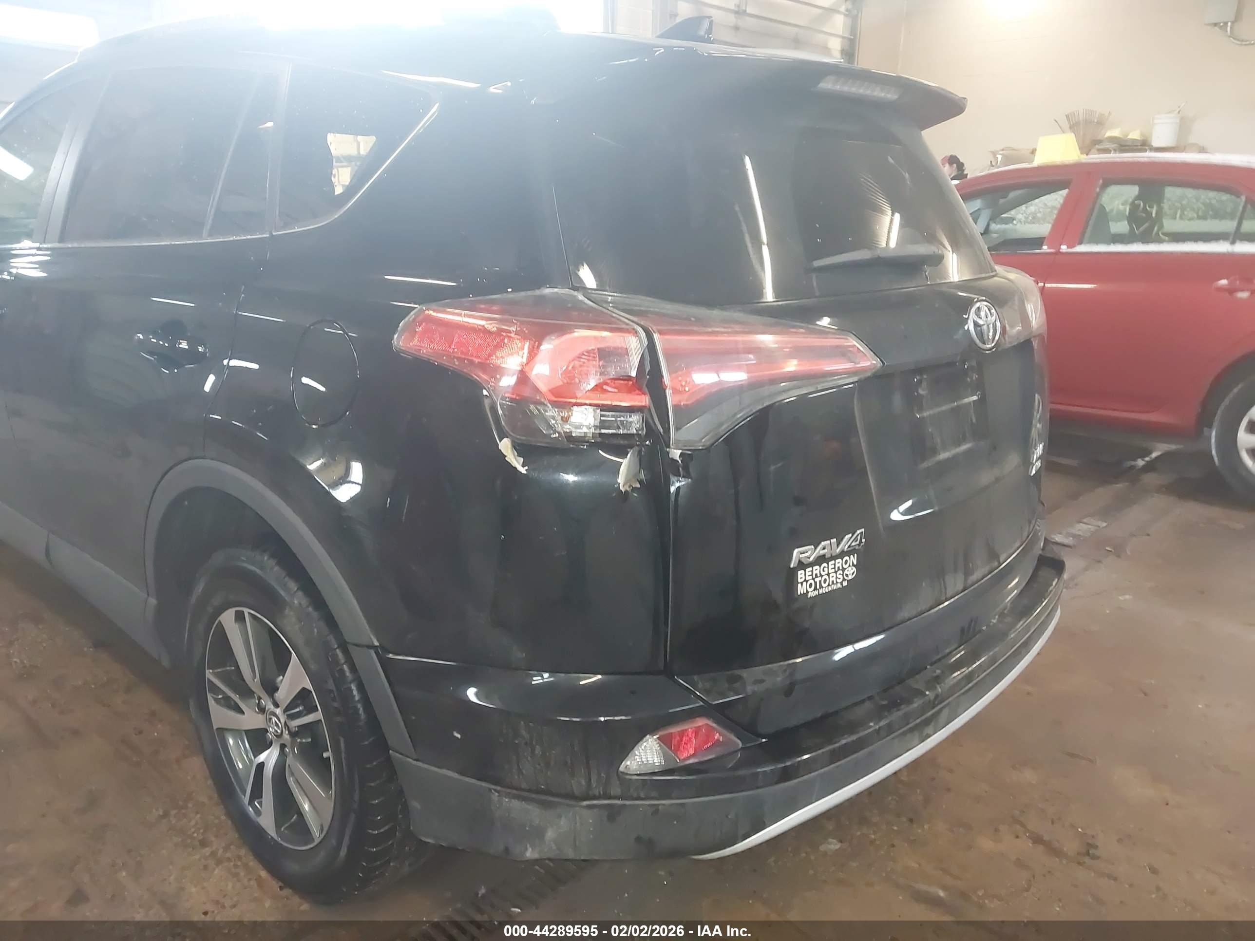 TOYOTA RAV4 image 6