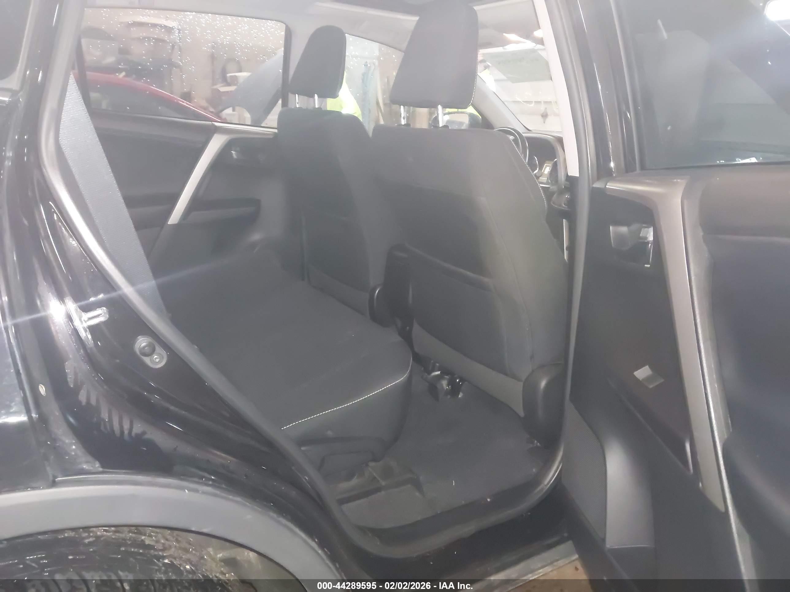TOYOTA RAV4 image 8