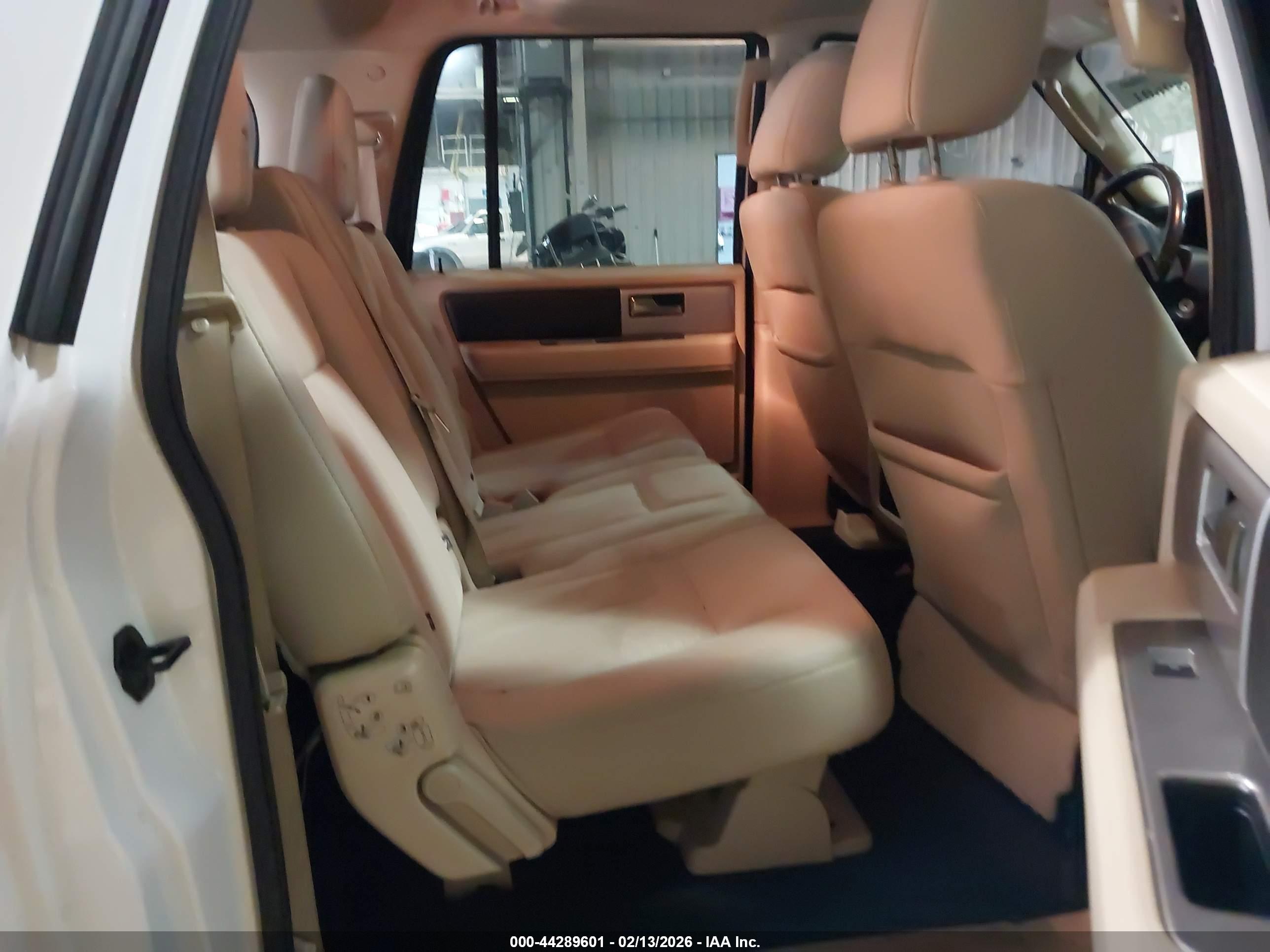 FORD EXPEDITION image 8