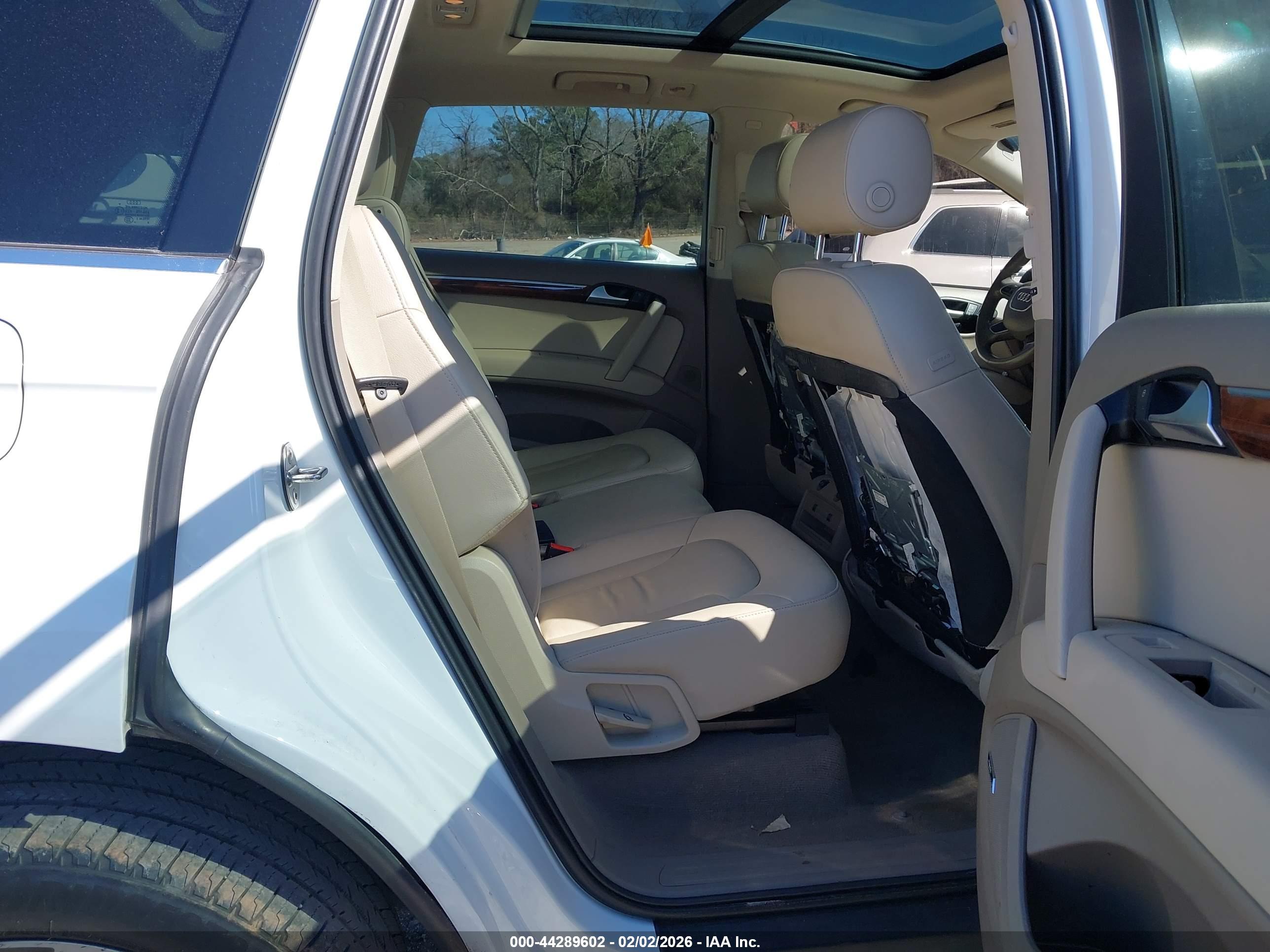 AUDI Q7 image 8
