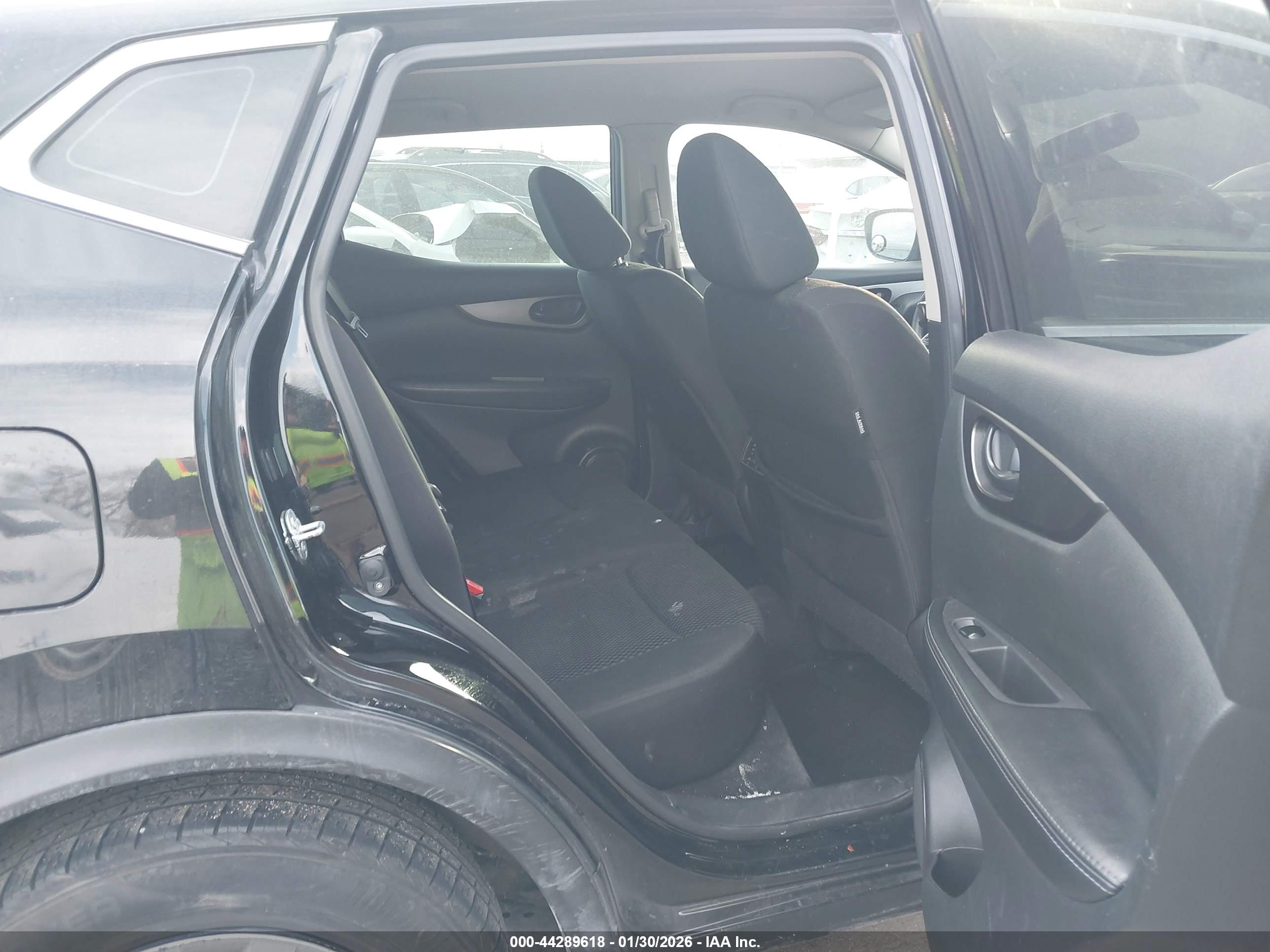 NISSAN ROGUE image 8