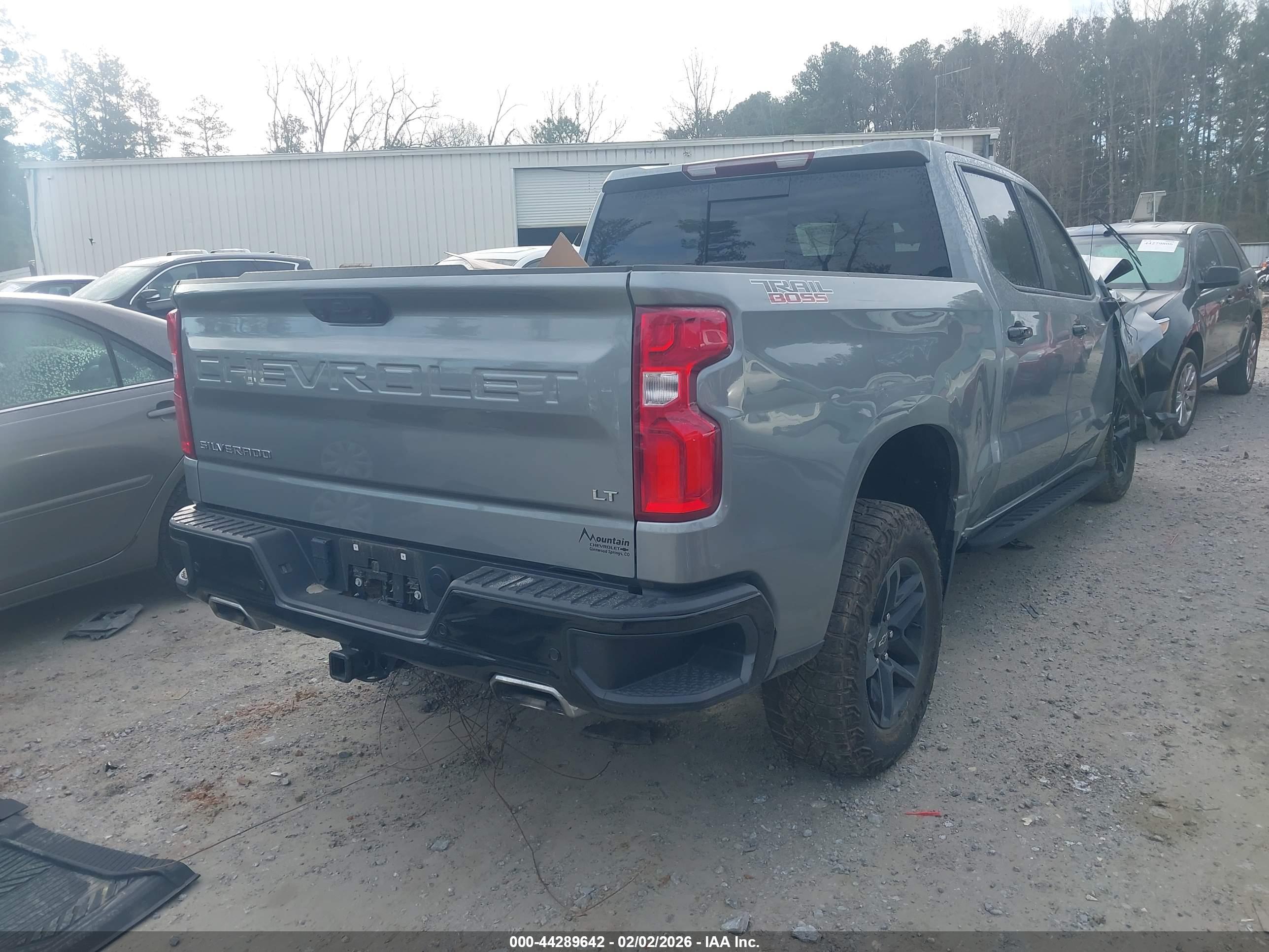 CHEVROLET SILVERADO image 4
