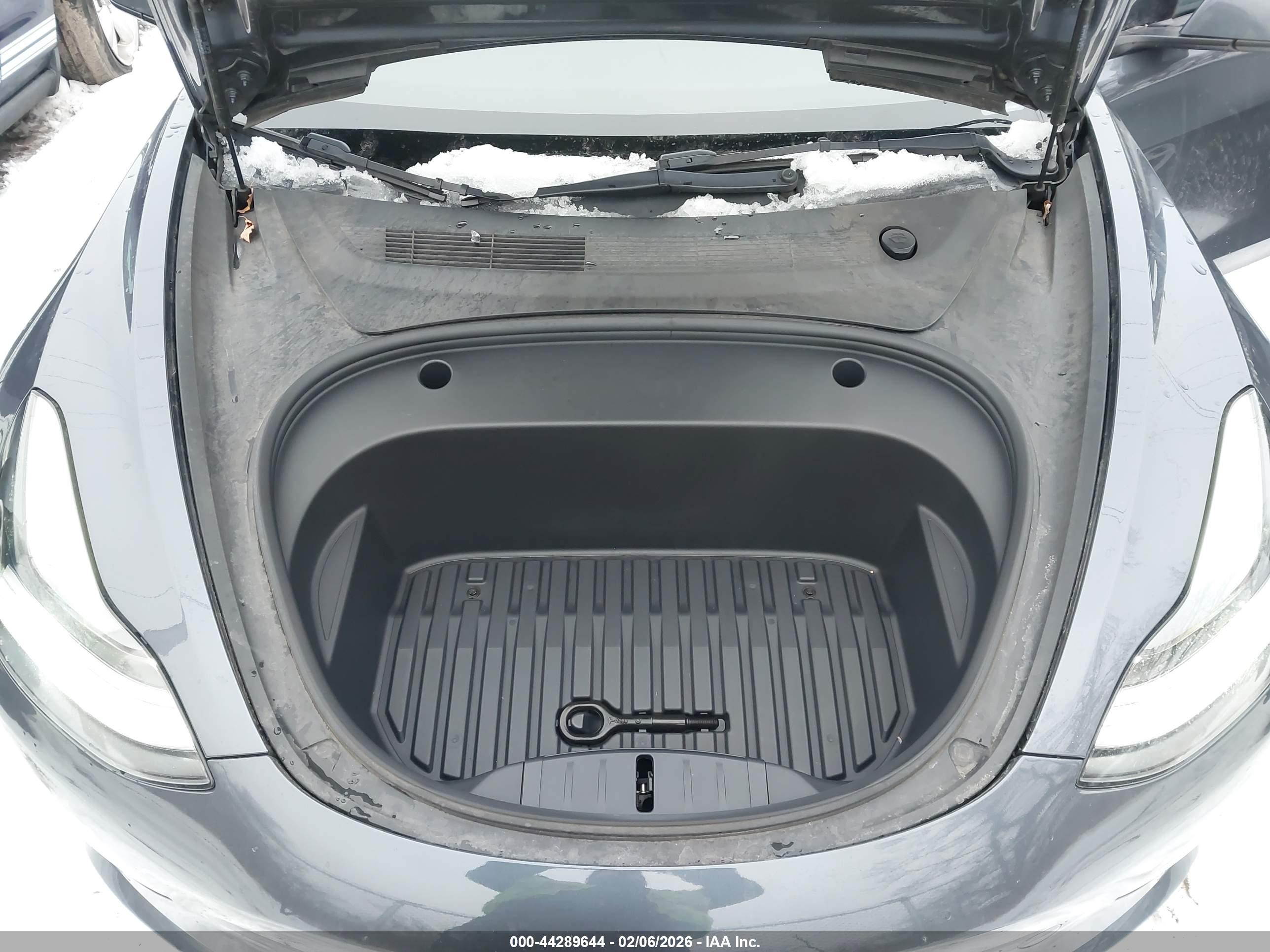 TESLA MODEL image 10