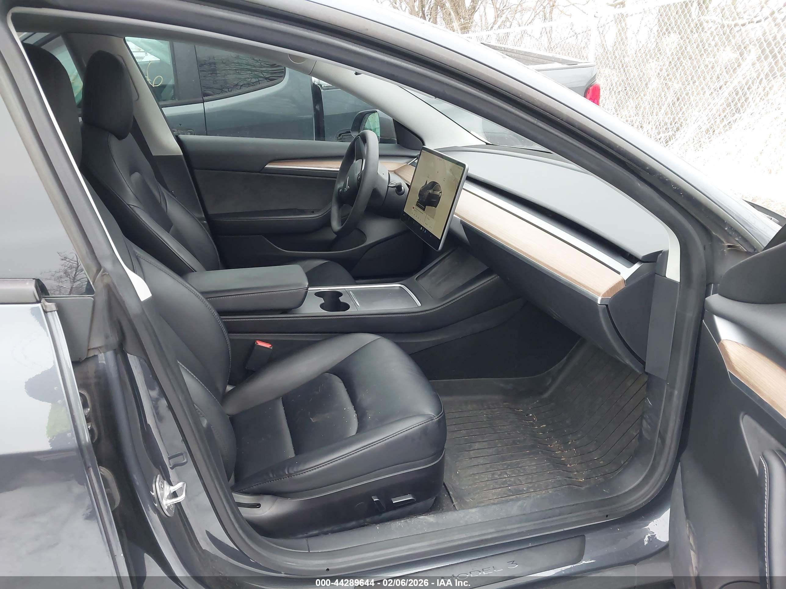 TESLA MODEL image 5