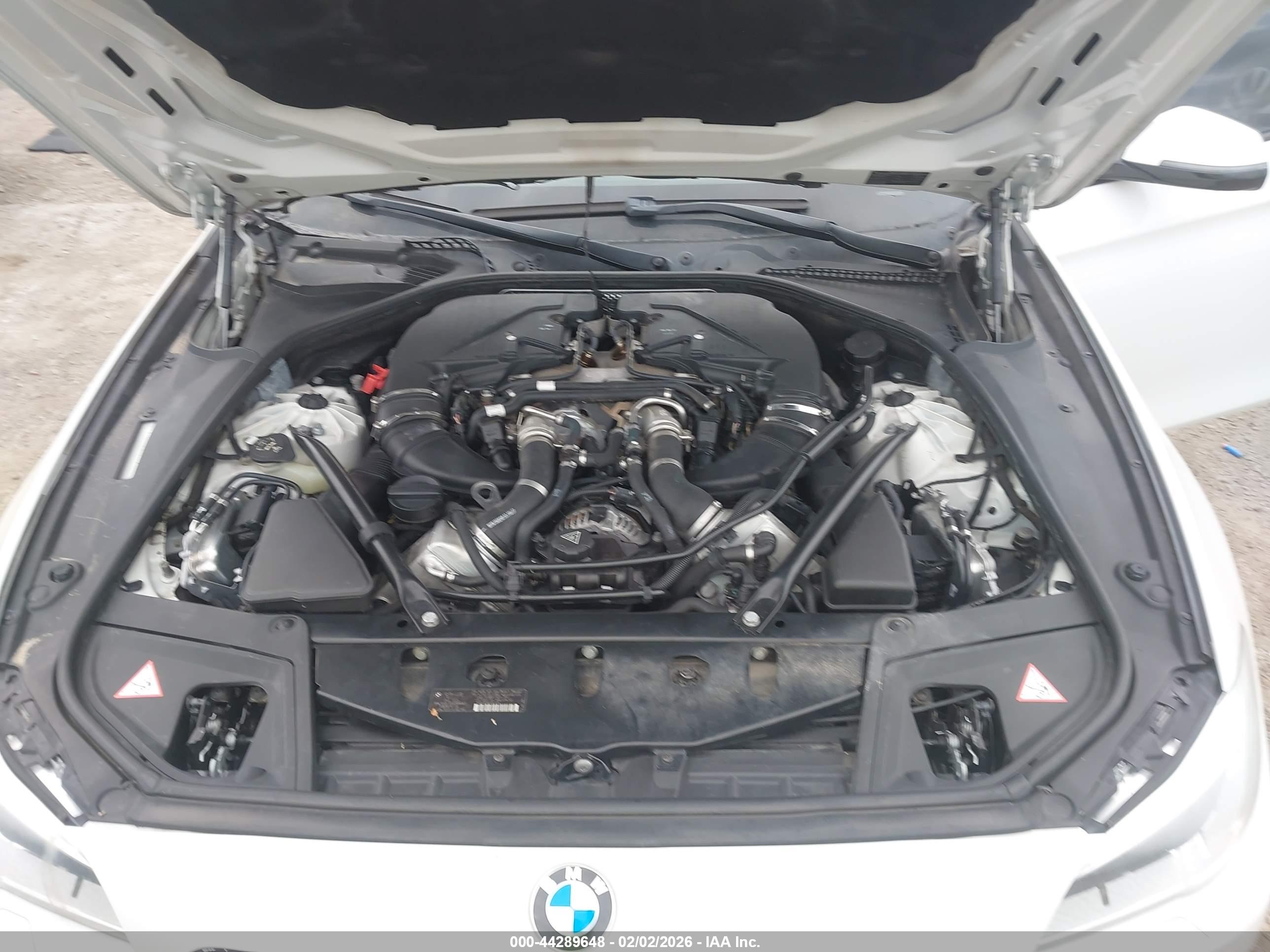 BMW 550I image 10