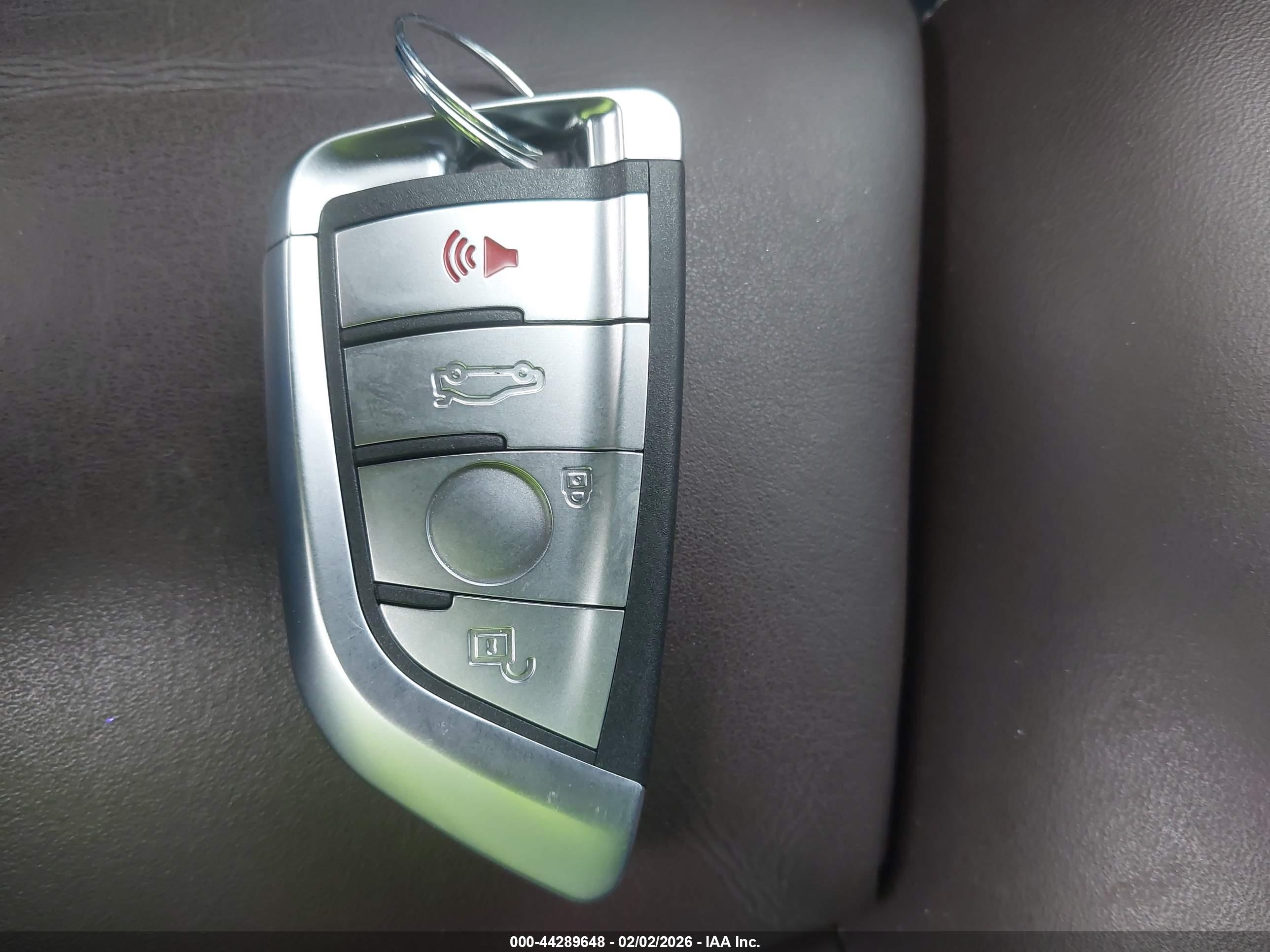 BMW 550I image 11