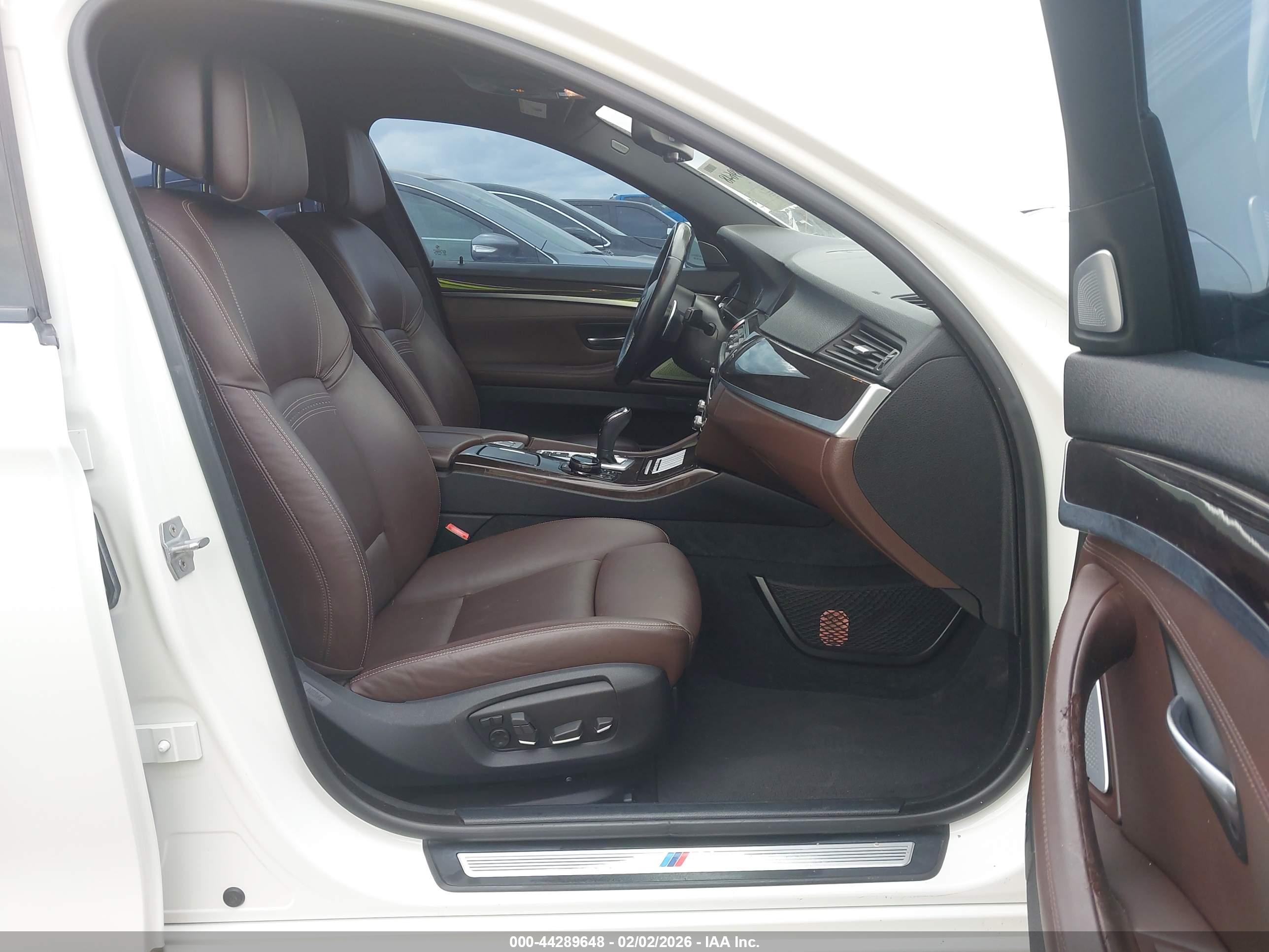 BMW 550I image 5