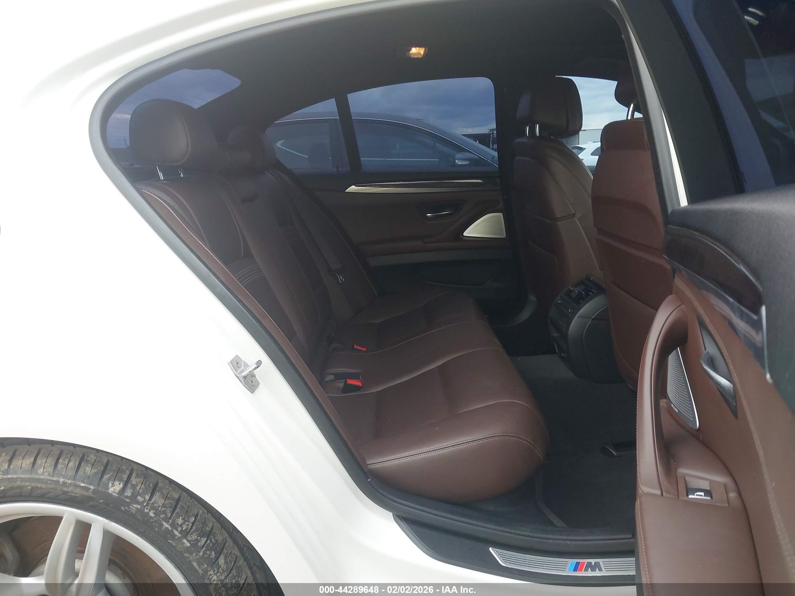 BMW 550I image 8