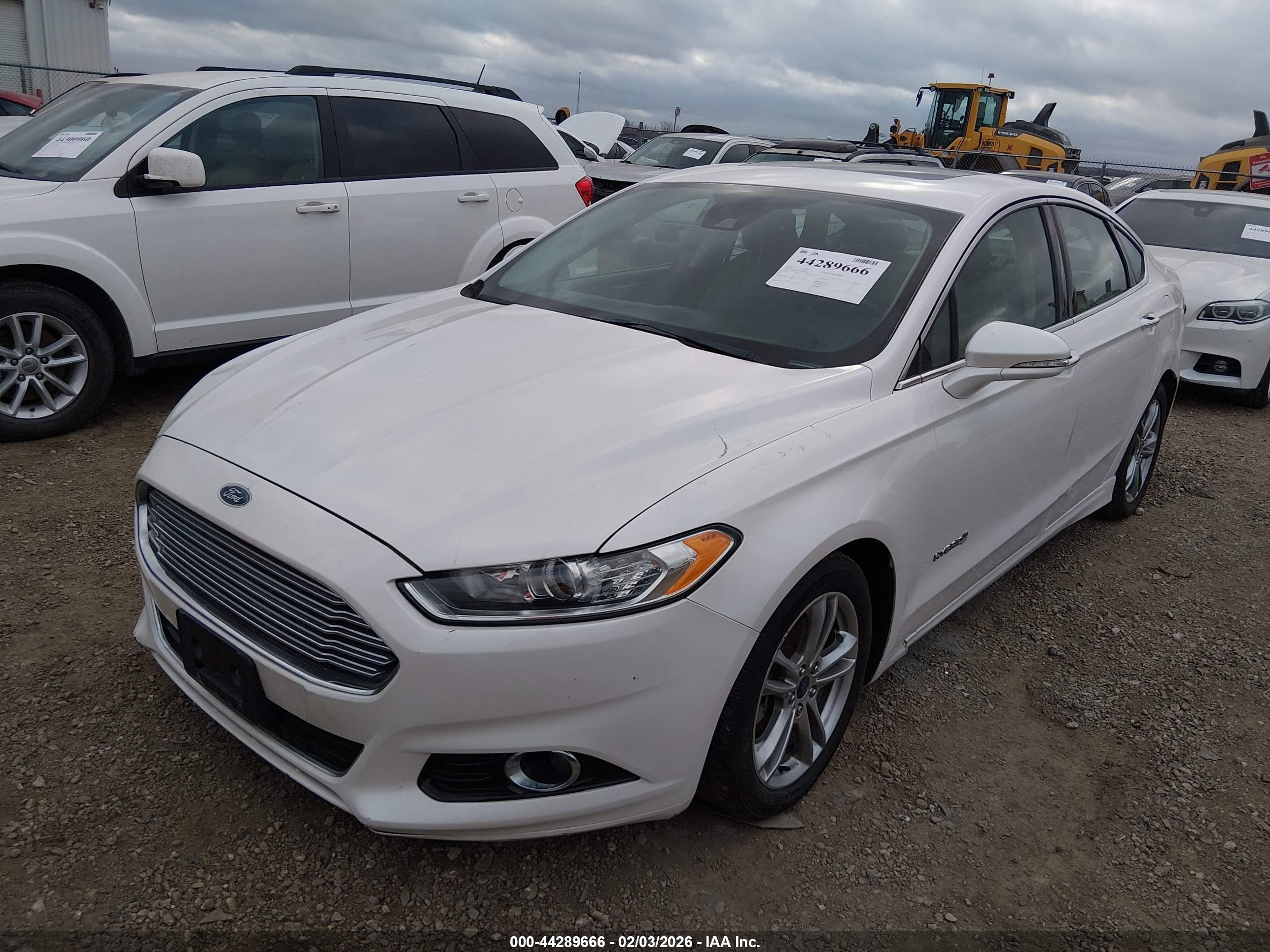 FORD FUSION image 2