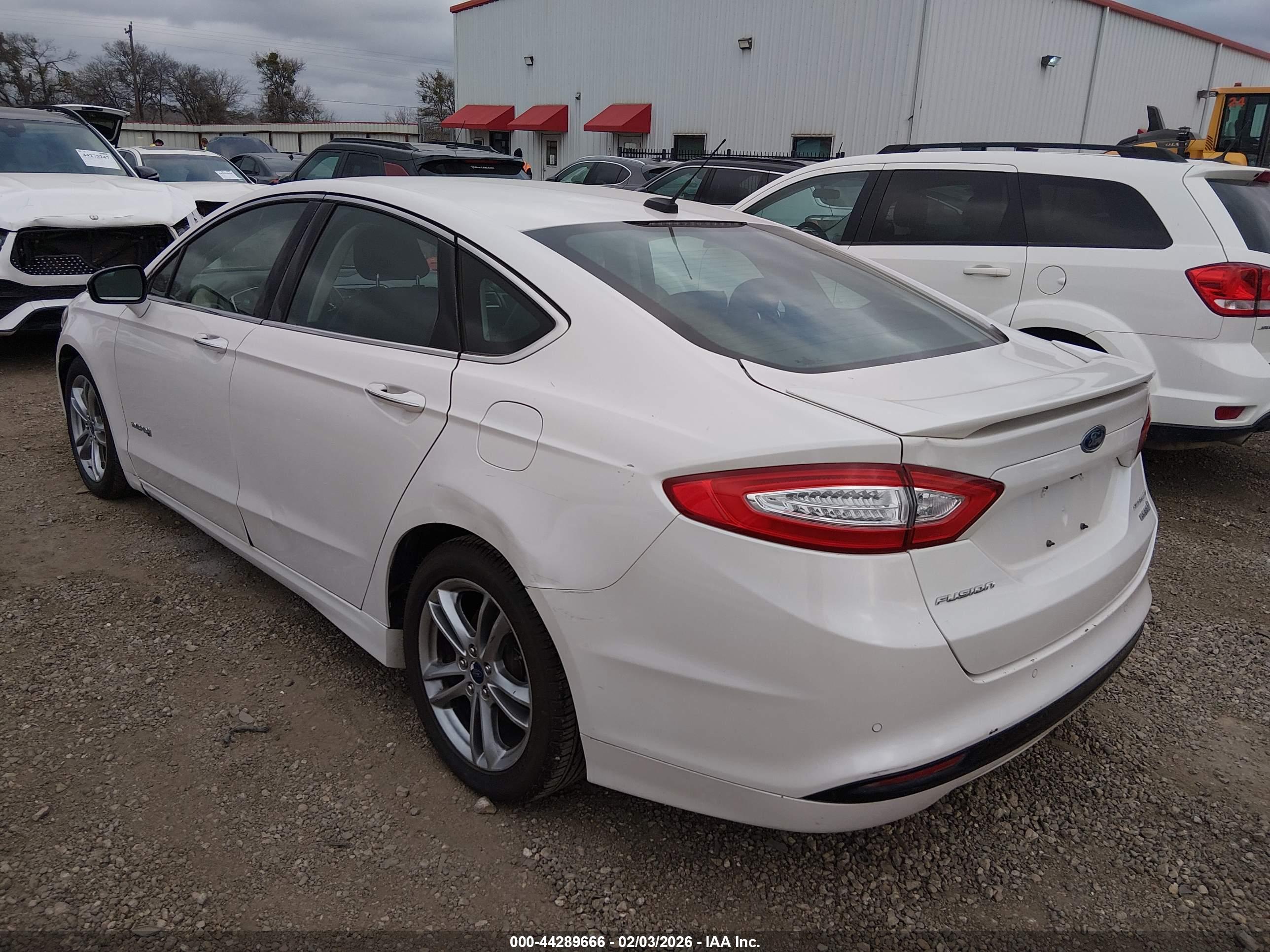 FORD FUSION image 3