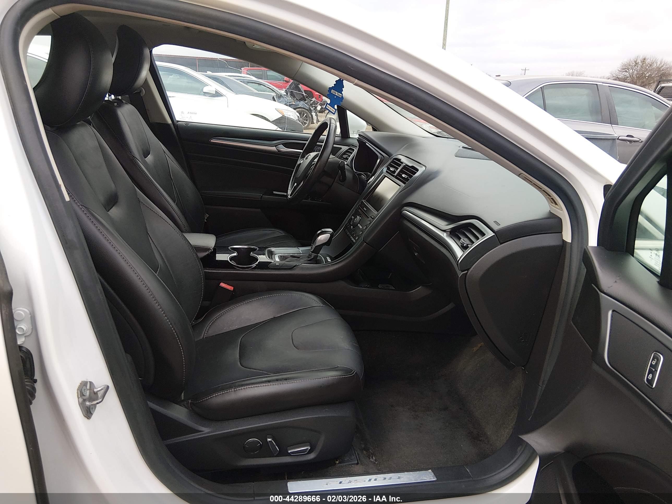 FORD FUSION image 5
