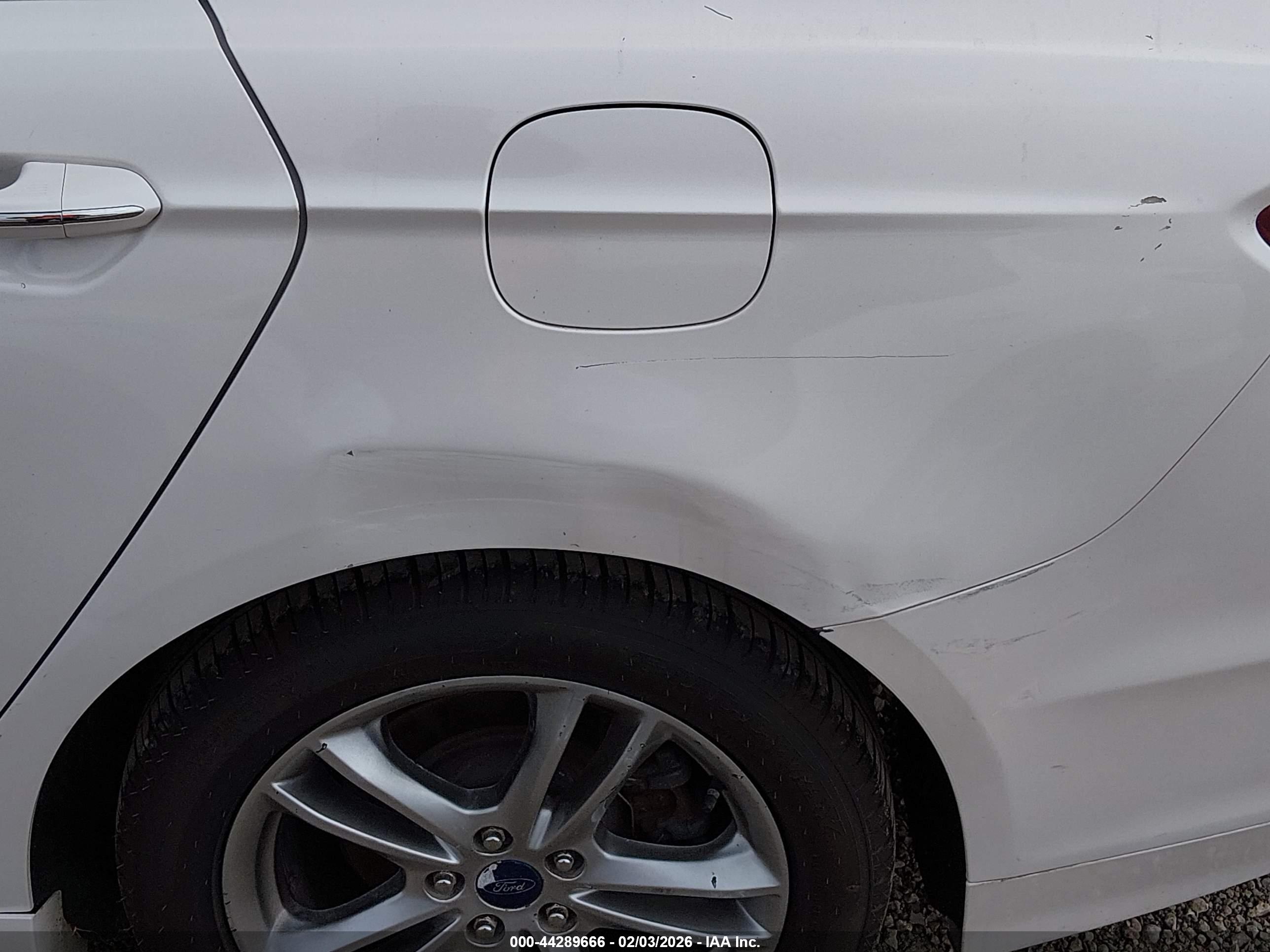 FORD FUSION image 6