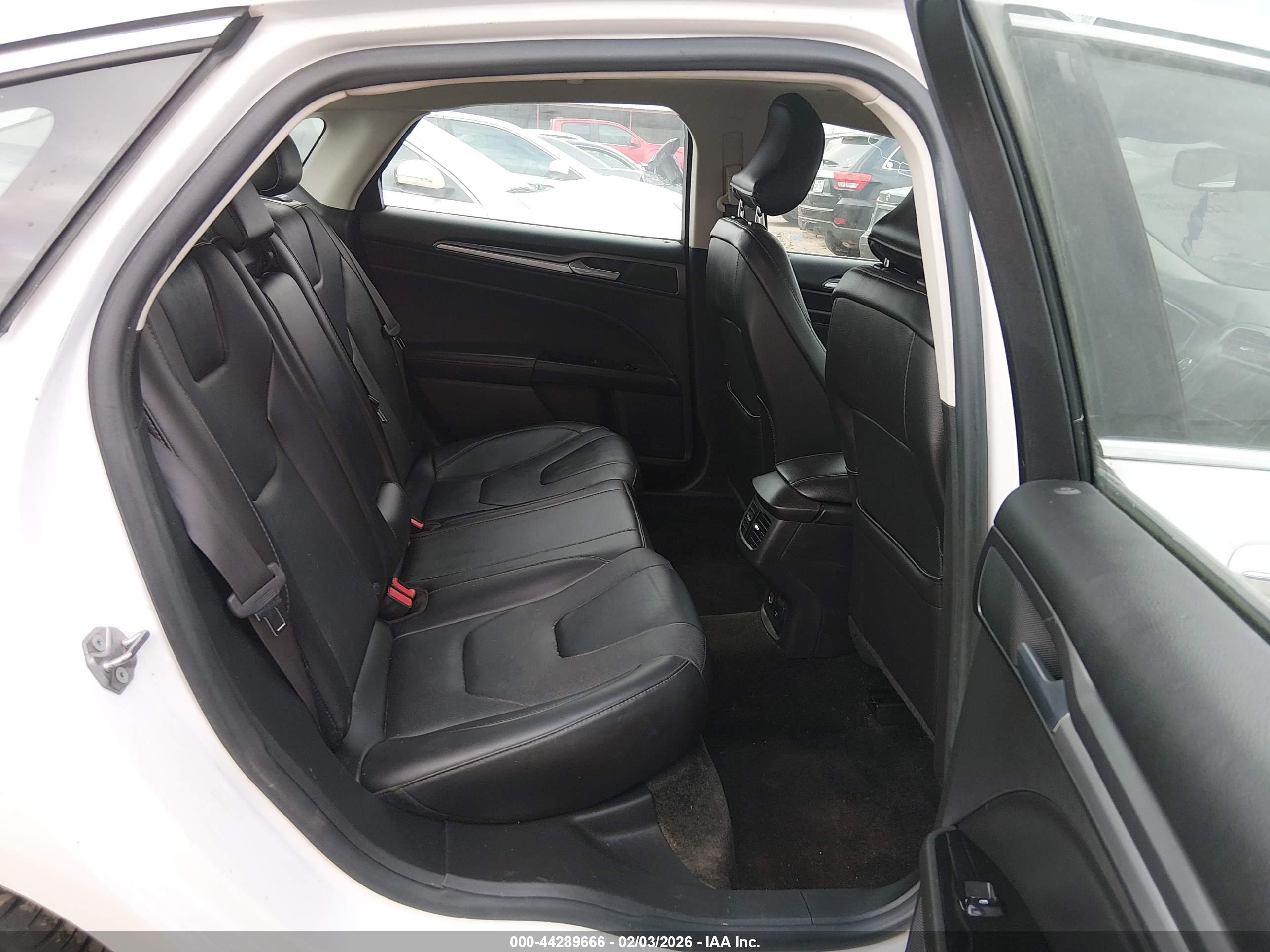 FORD FUSION image 8