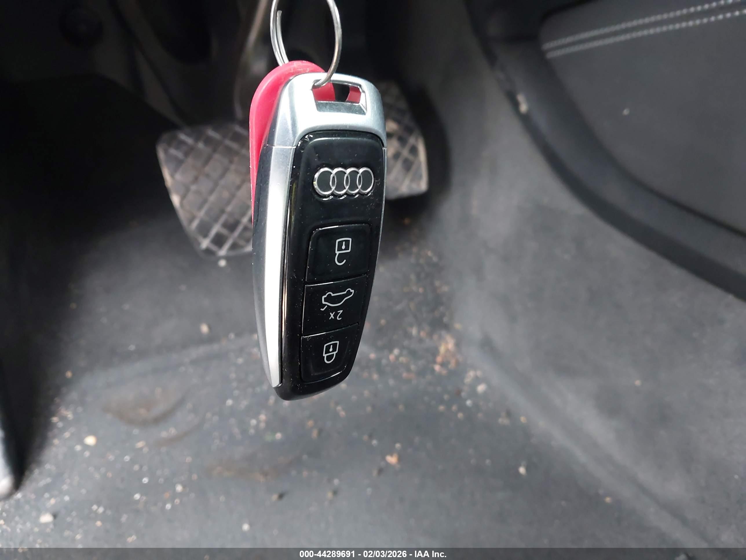 AUDI E-TRON image 11