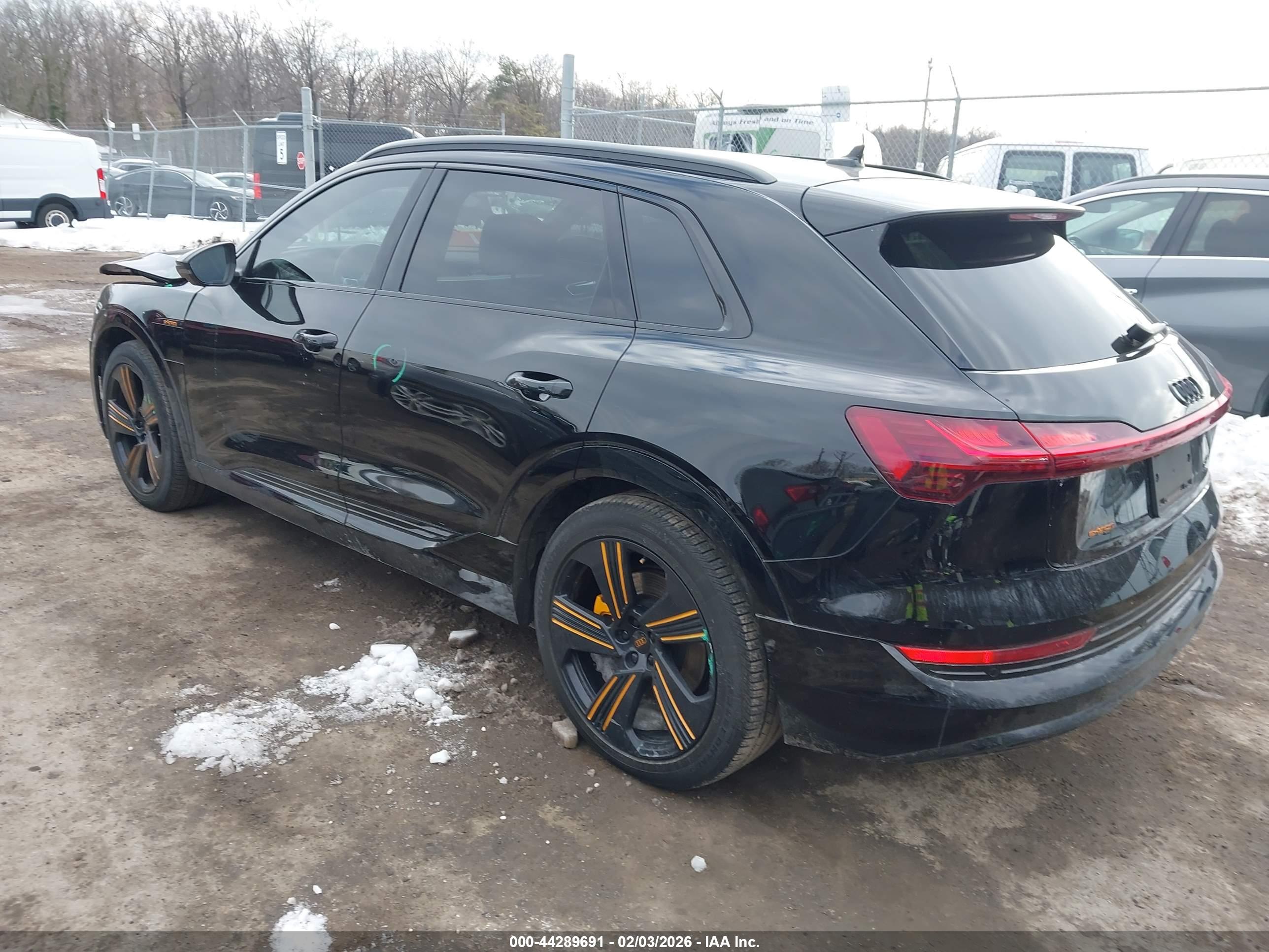 AUDI E-TRON image 3