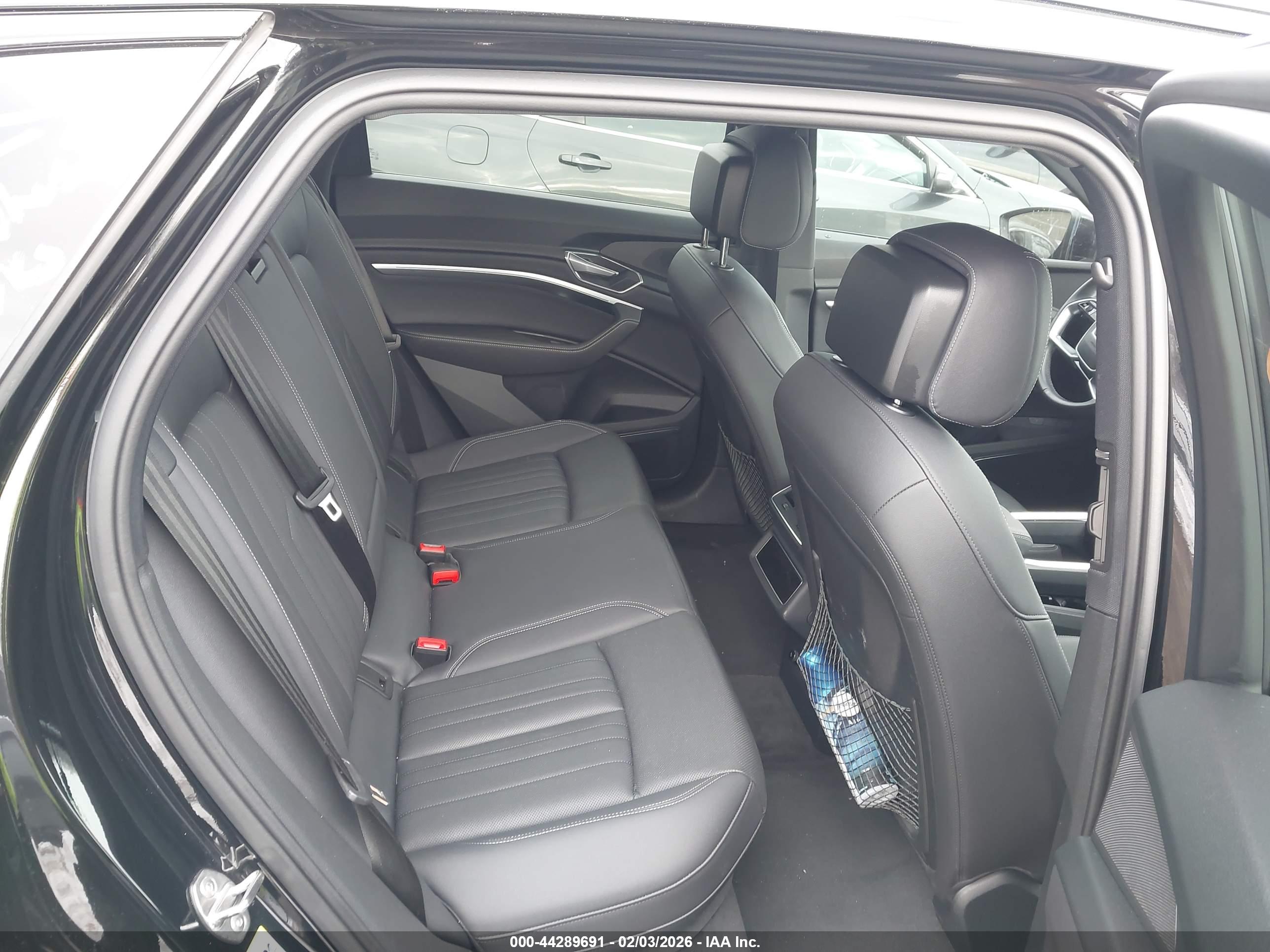 AUDI E-TRON image 8