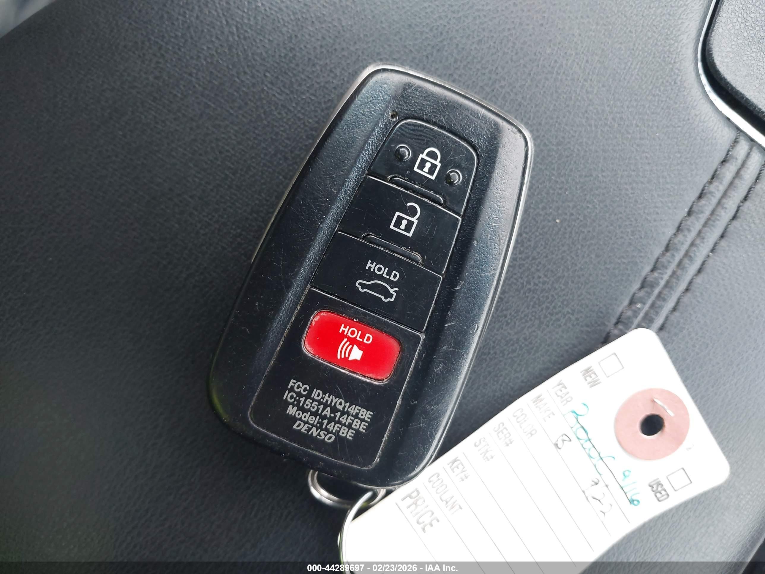 TOYOTA AVALON image 11