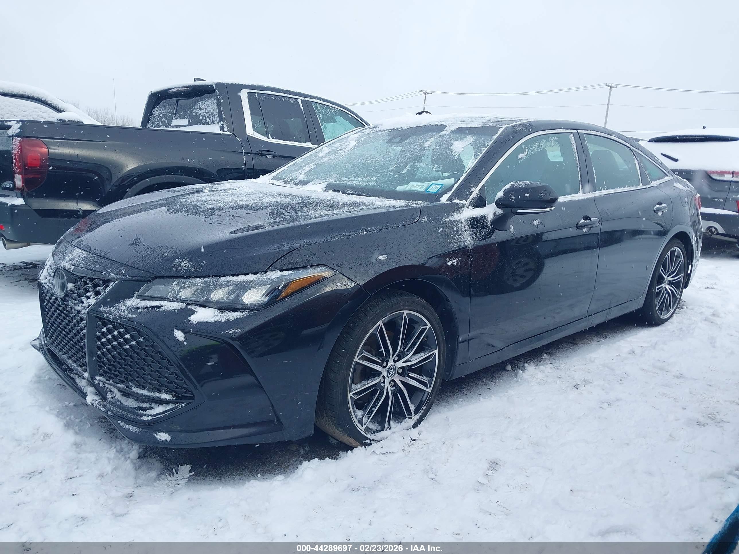 TOYOTA AVALON image 2