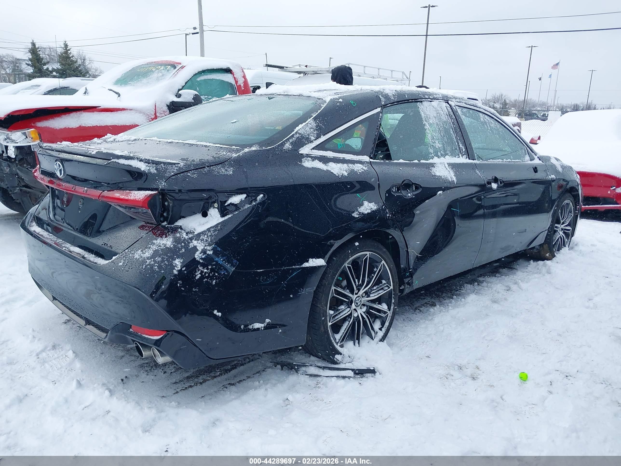 TOYOTA AVALON image 4