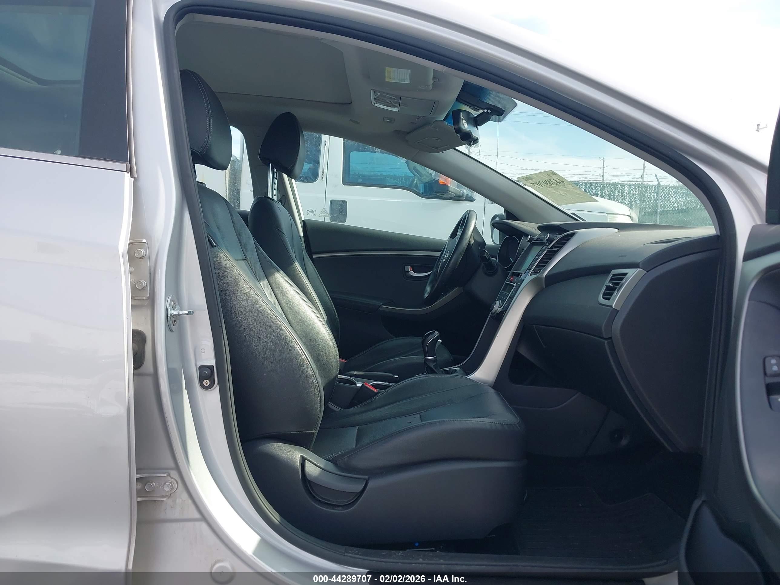 HYUNDAI ELANTRA image 5