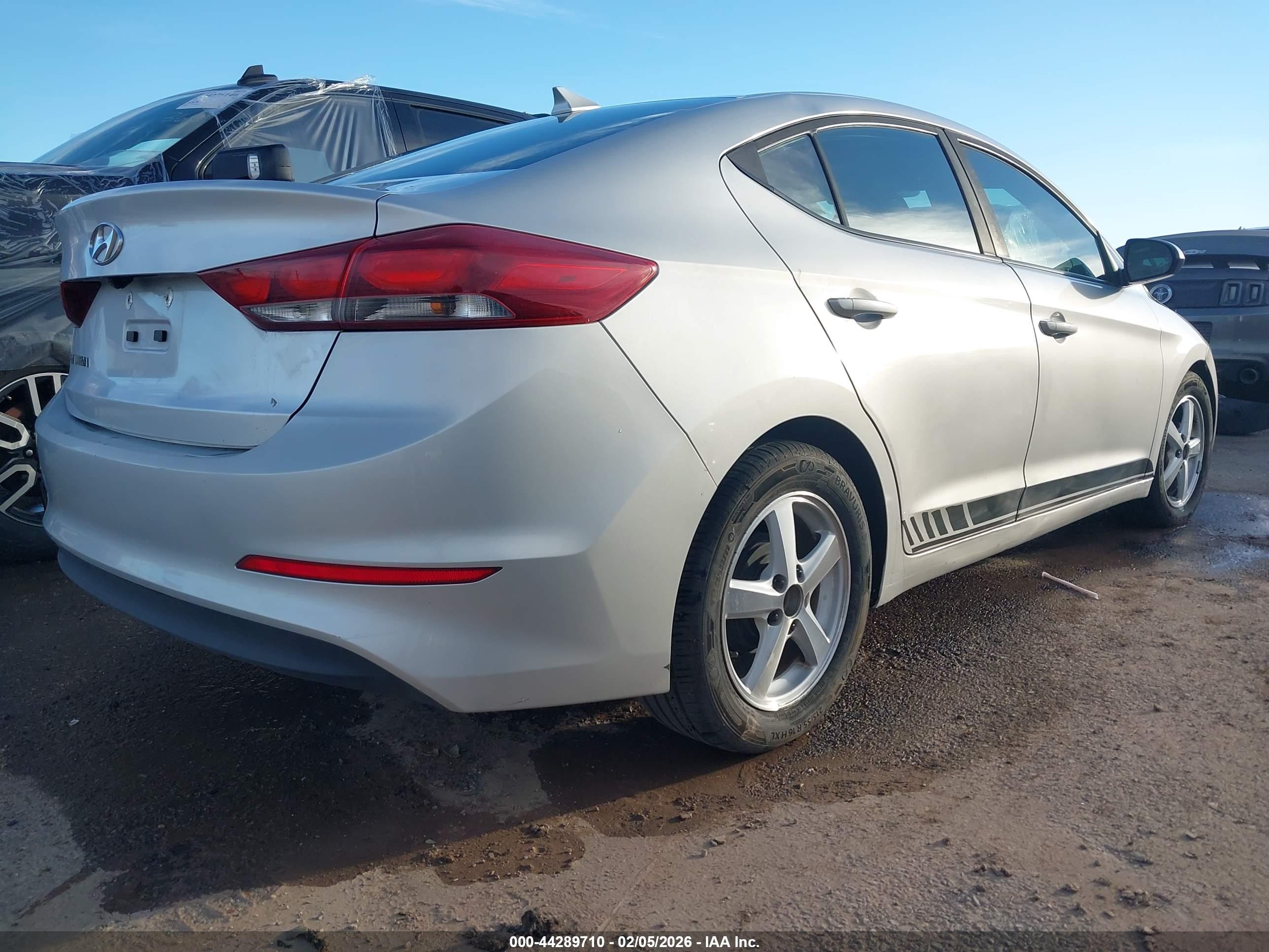 HYUNDAI ELANTRA image 4