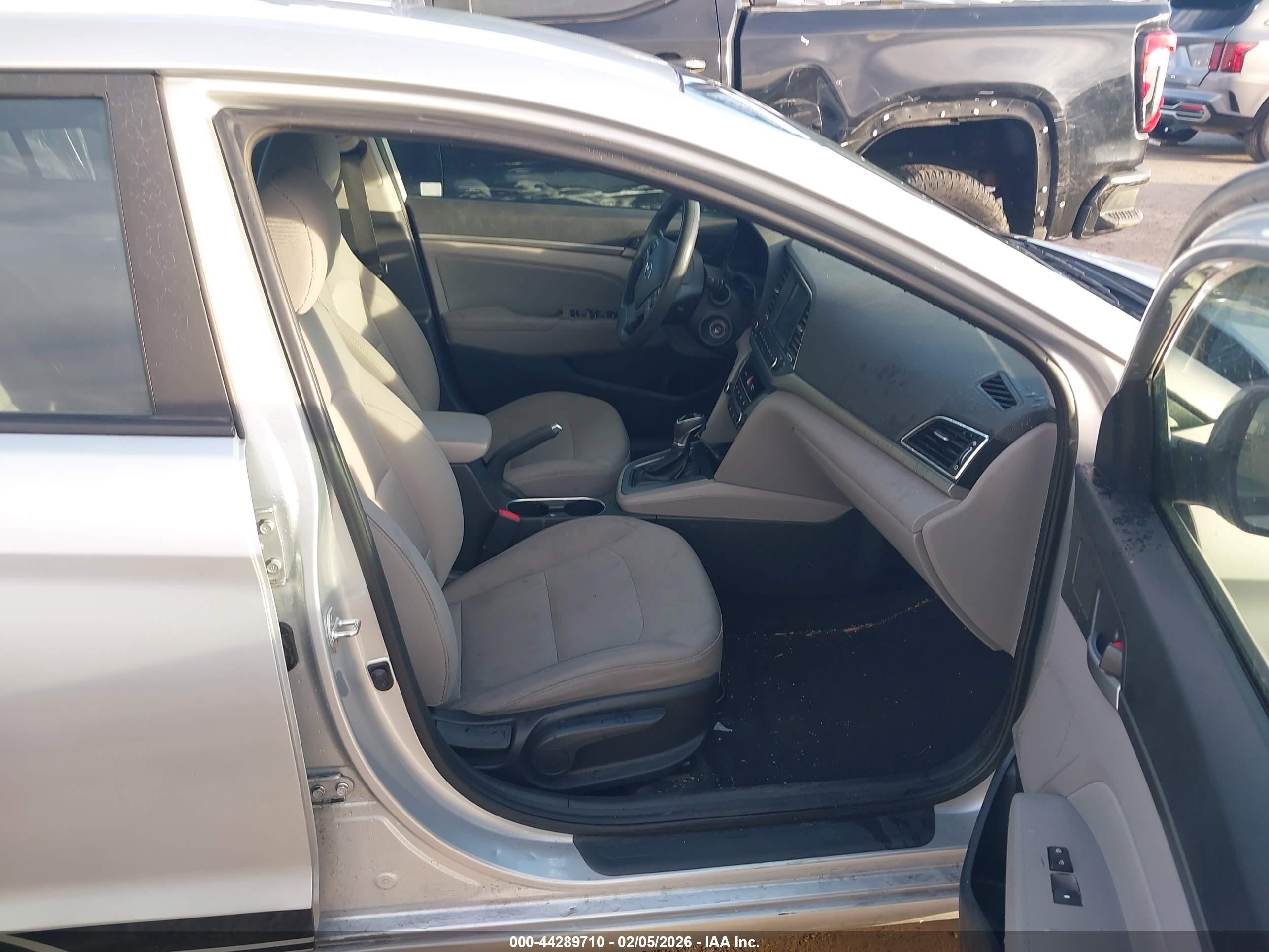 HYUNDAI ELANTRA image 5