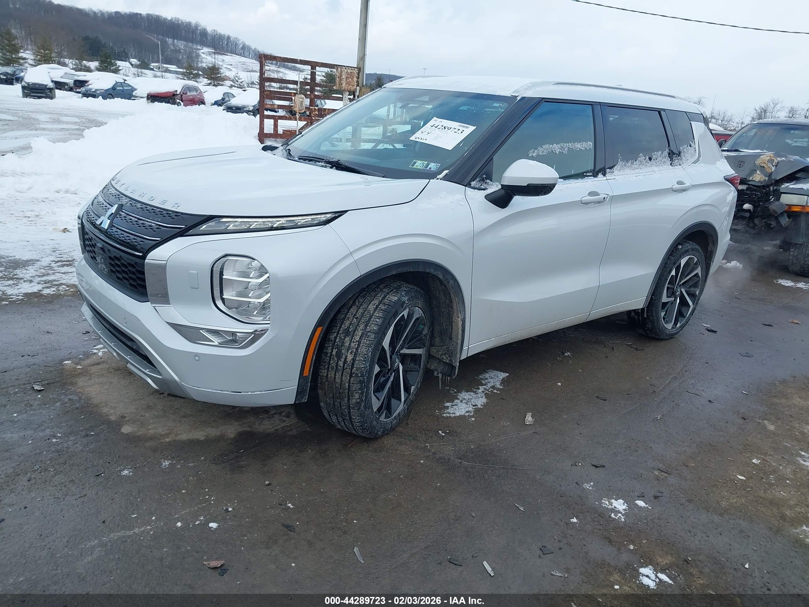 MITSUBISHI OUTLANDER image 2