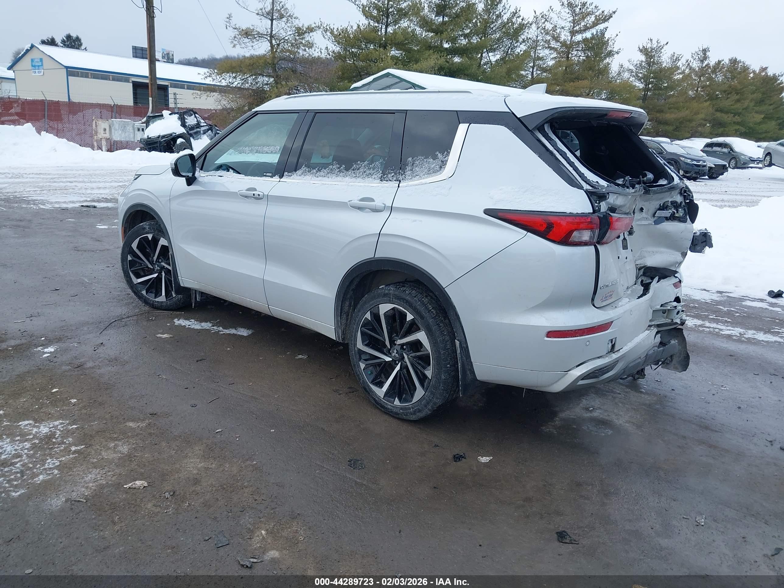 MITSUBISHI OUTLANDER image 3