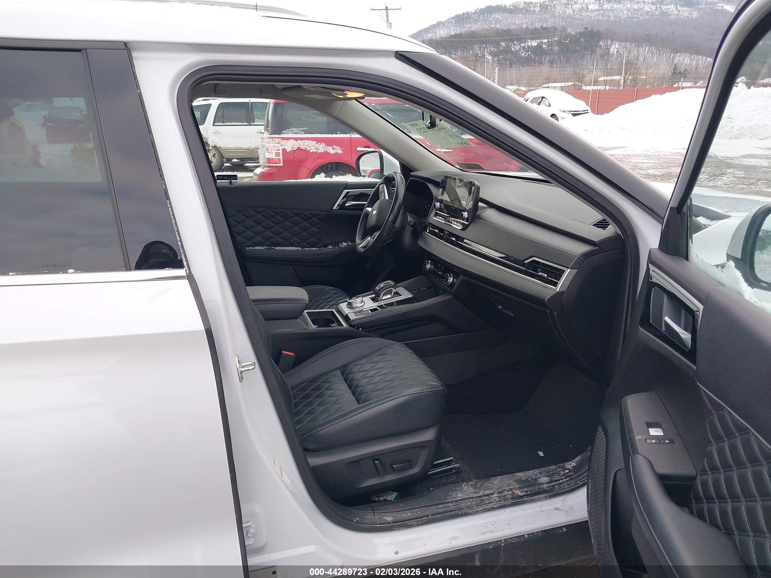MITSUBISHI OUTLANDER image 5