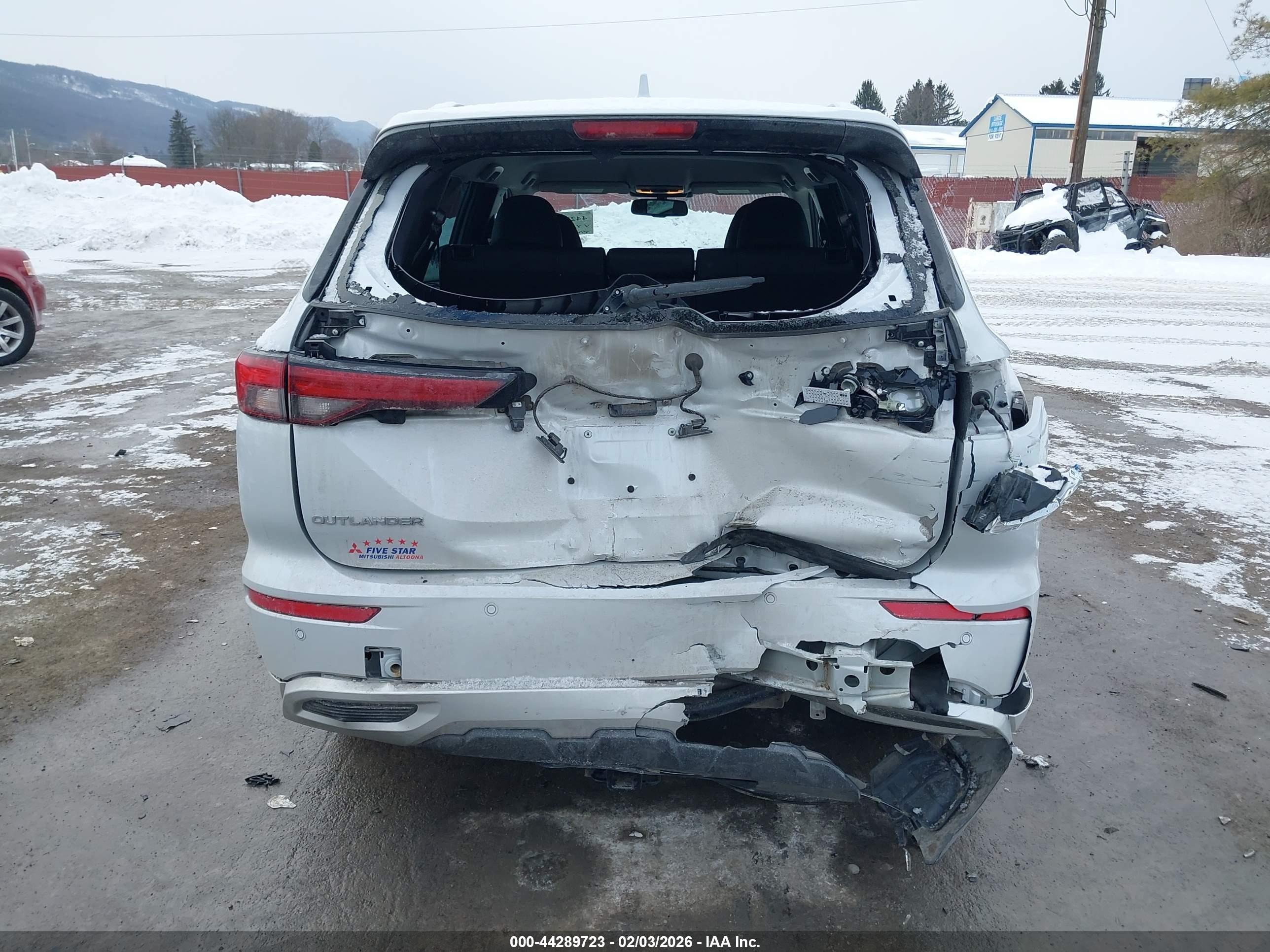MITSUBISHI OUTLANDER image 6