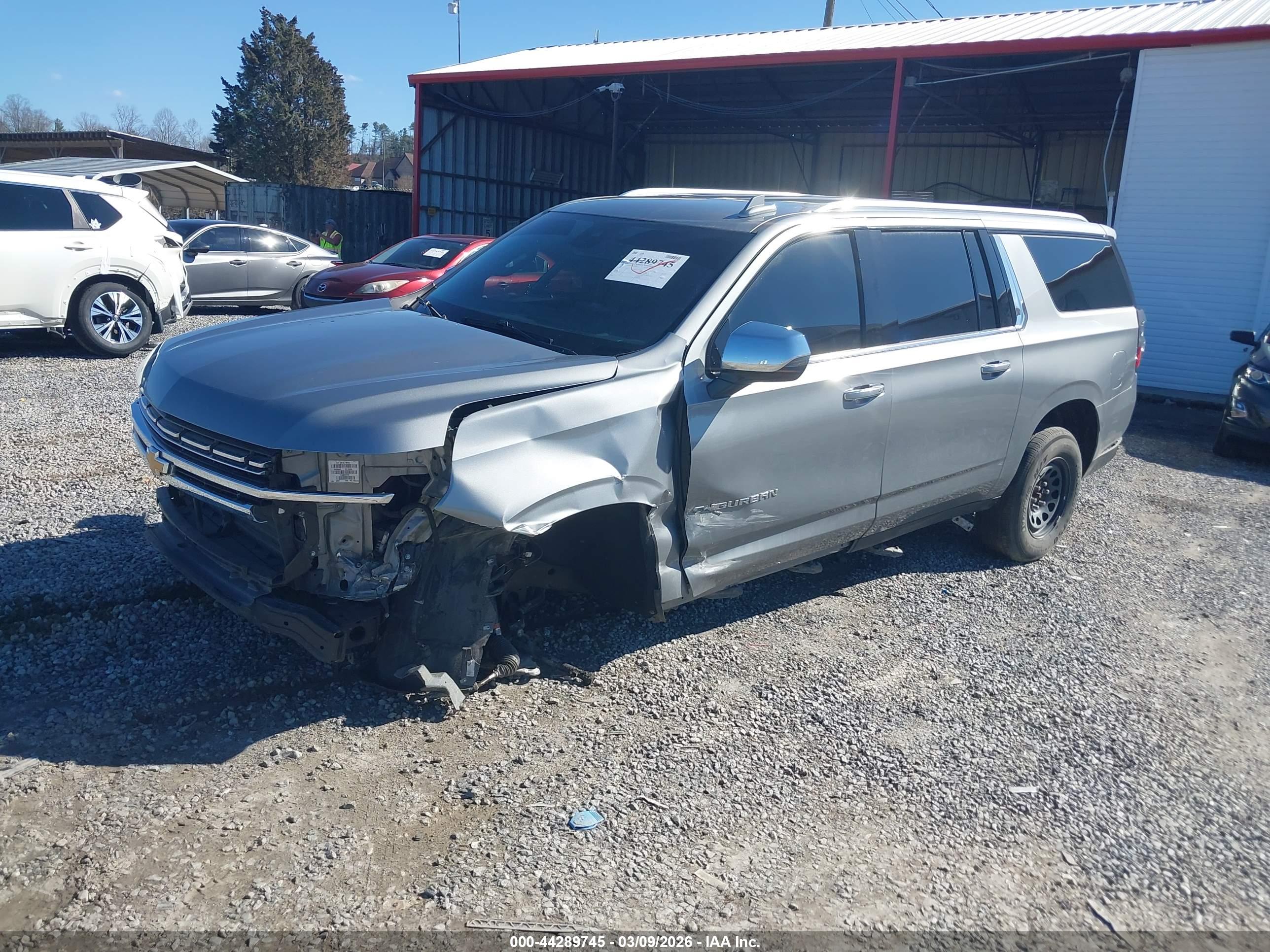 CHEVROLET SUBURBAN image 2