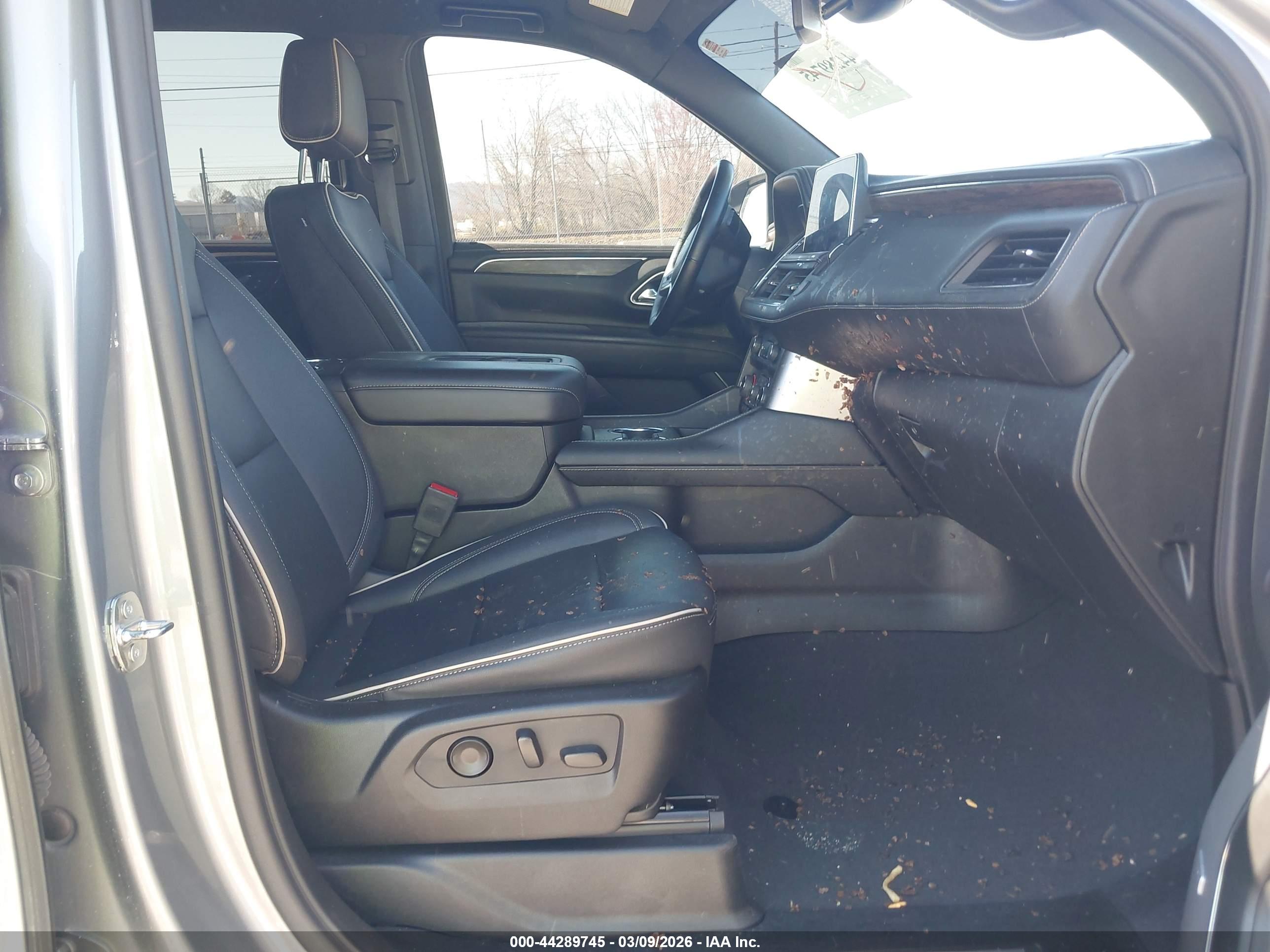 CHEVROLET SUBURBAN image 5