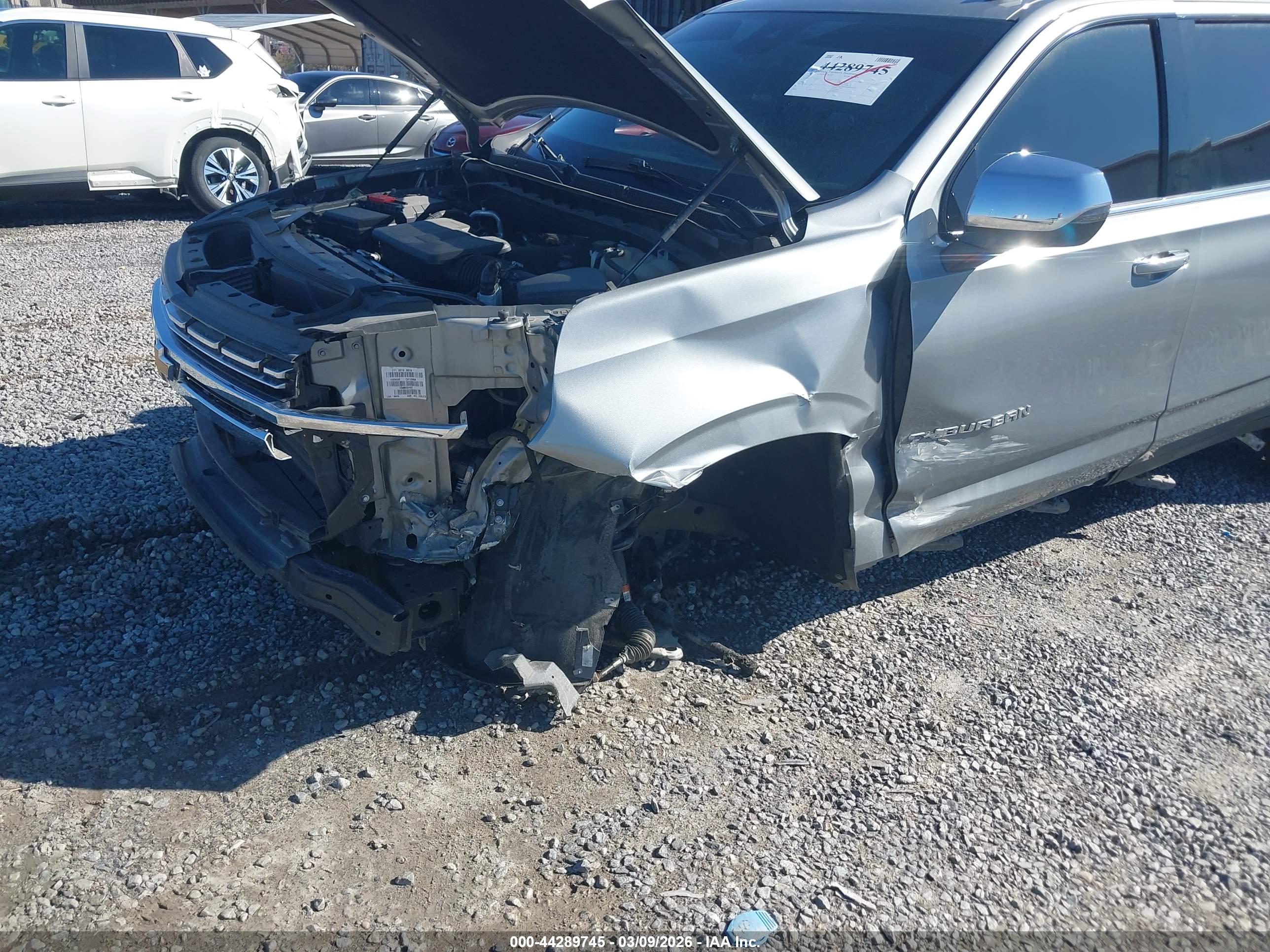 CHEVROLET SUBURBAN image 6