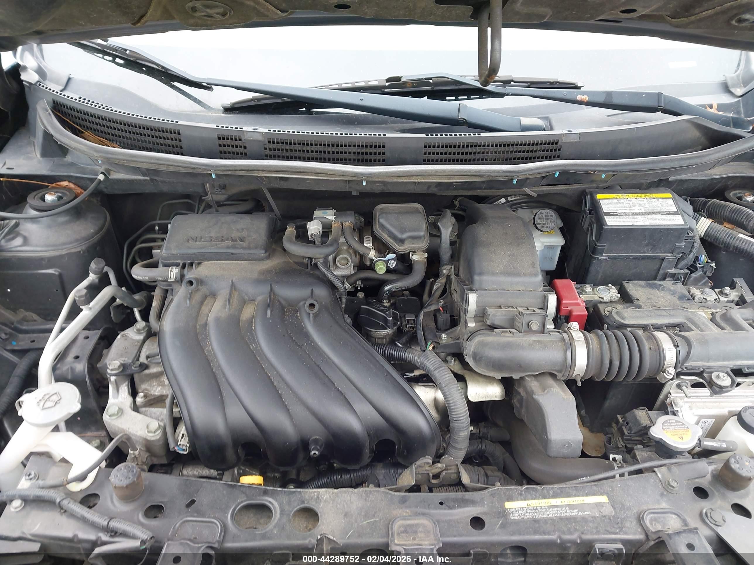NISSAN VERSA image 10