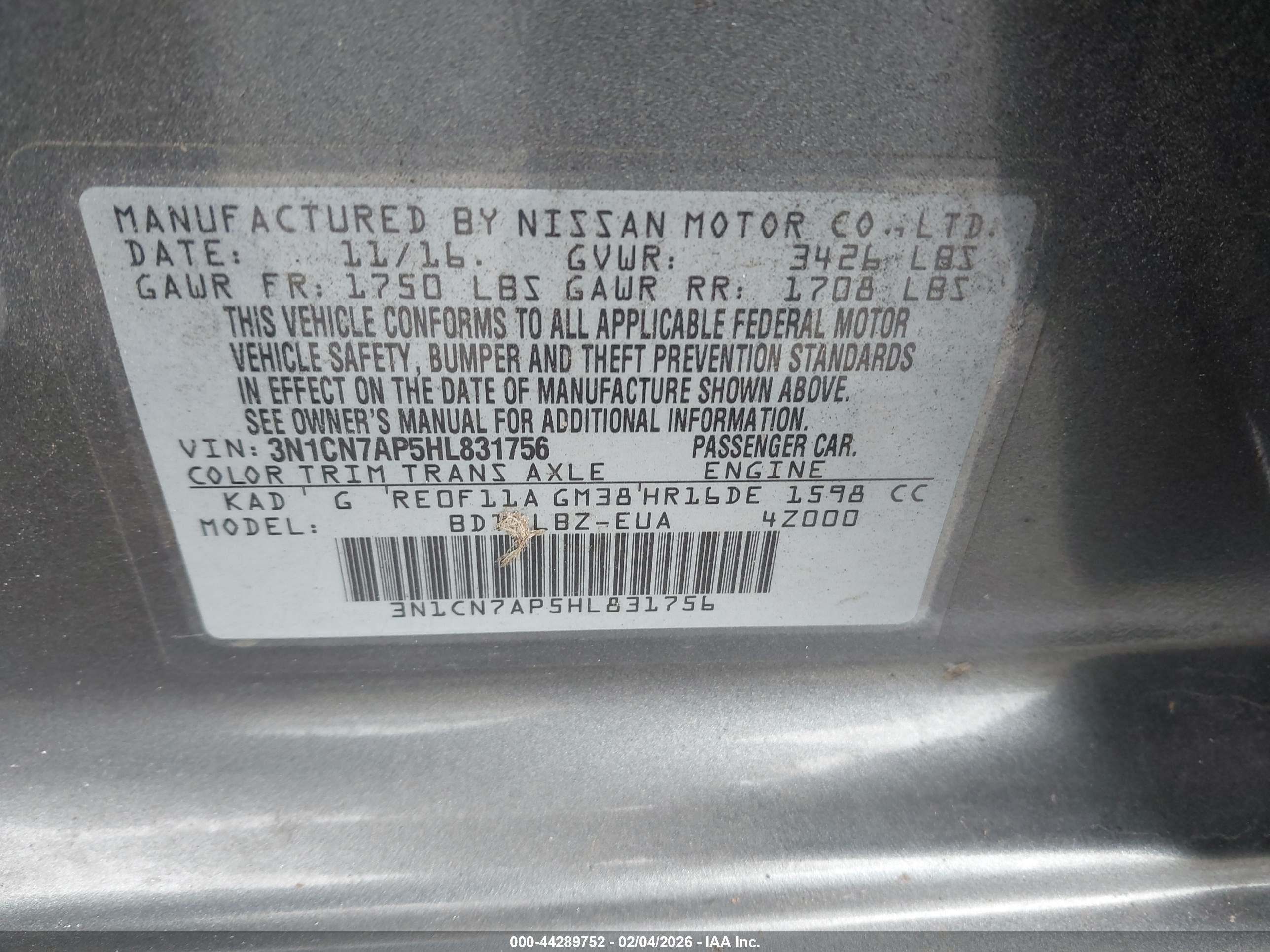NISSAN VERSA image 9