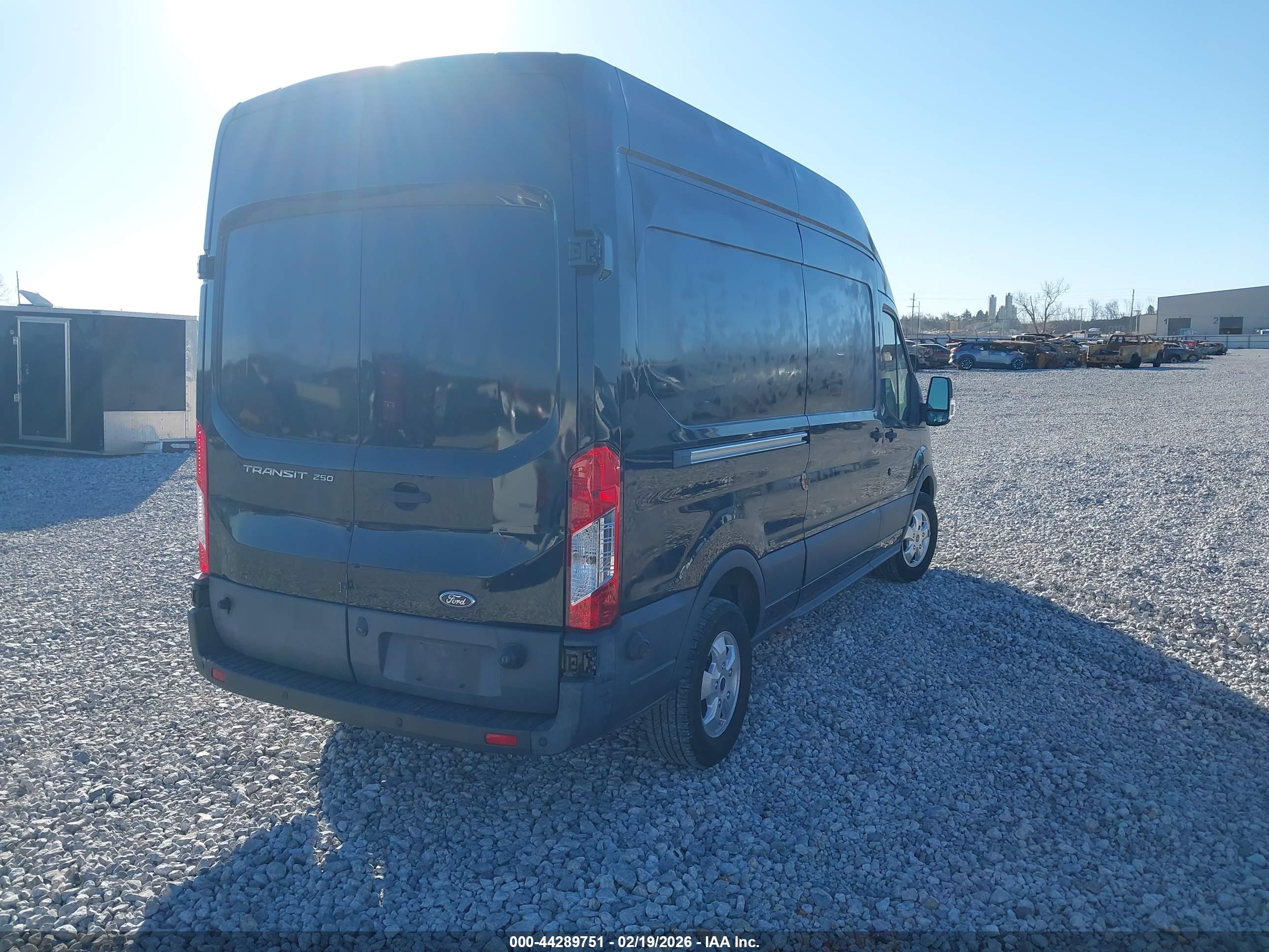 FORD TRANSIT-250 image 4
