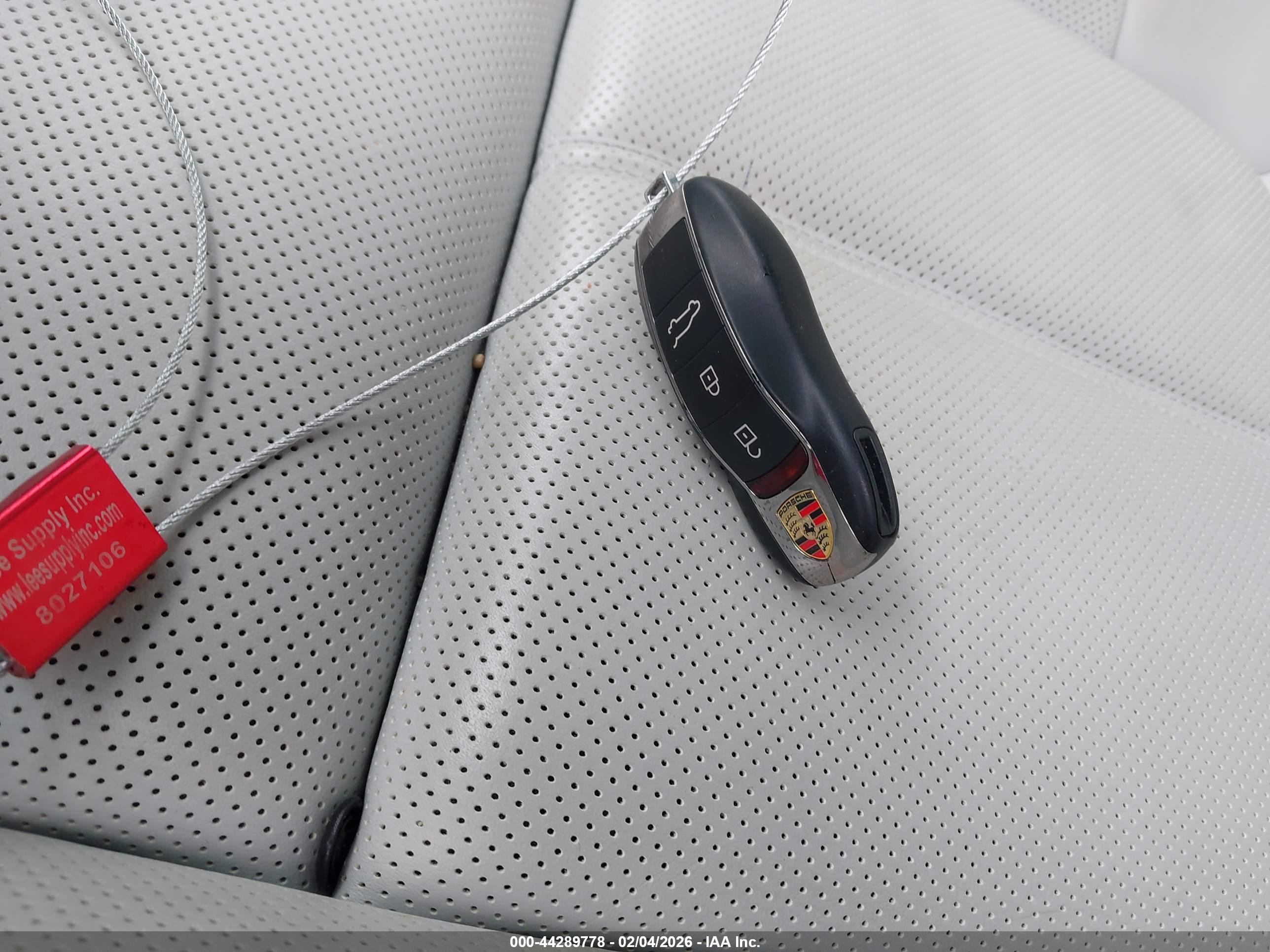 PORSCHE MACAN image 11