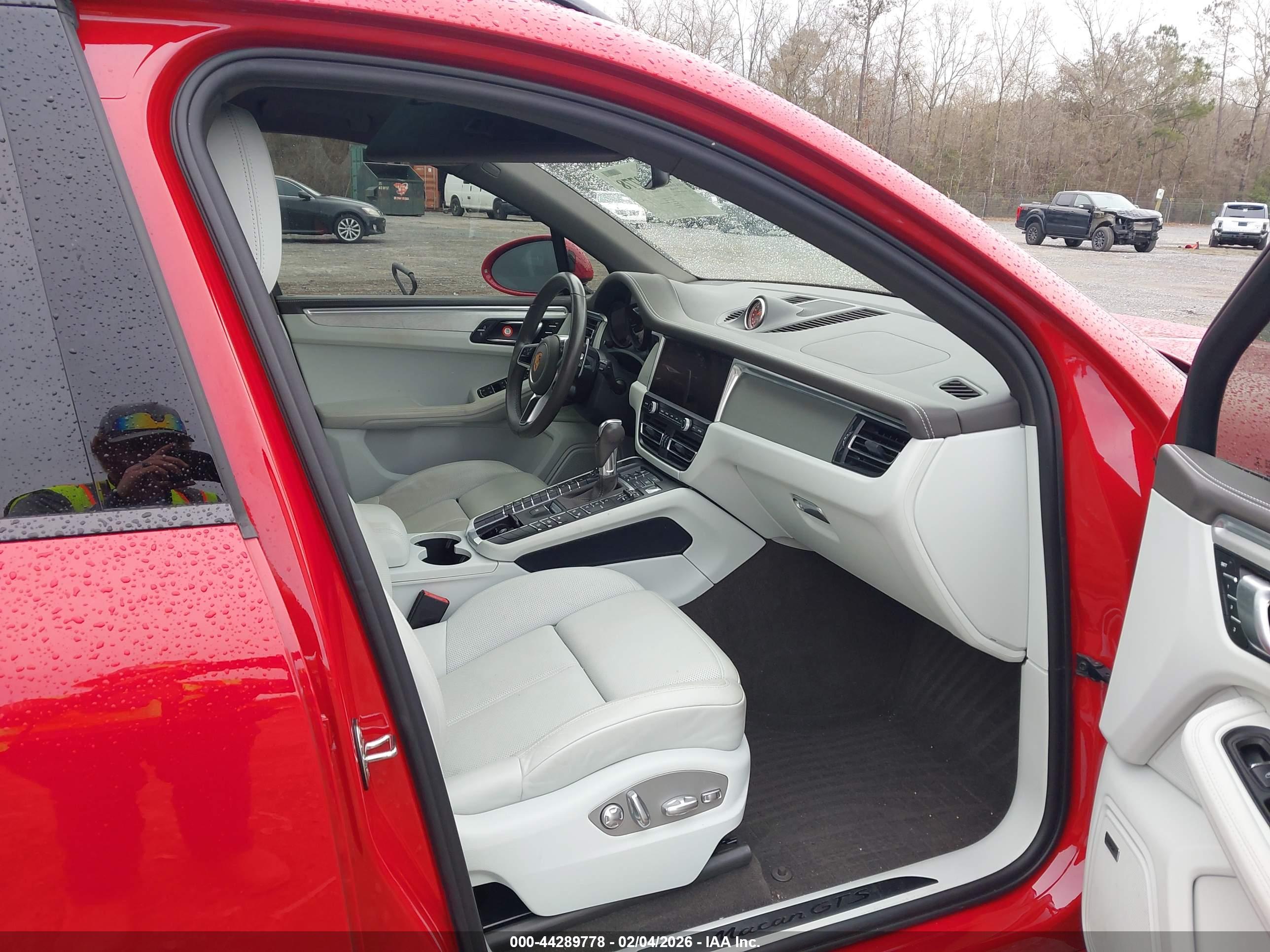 PORSCHE MACAN image 5
